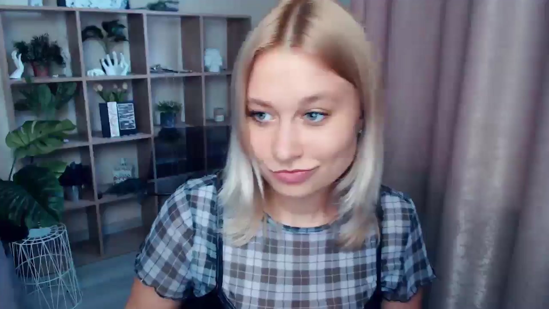 Gallery image thumbnail from Kukla_kolduna's myfreecams stream on, 05/25/2025, 16:18 image 11 of 20