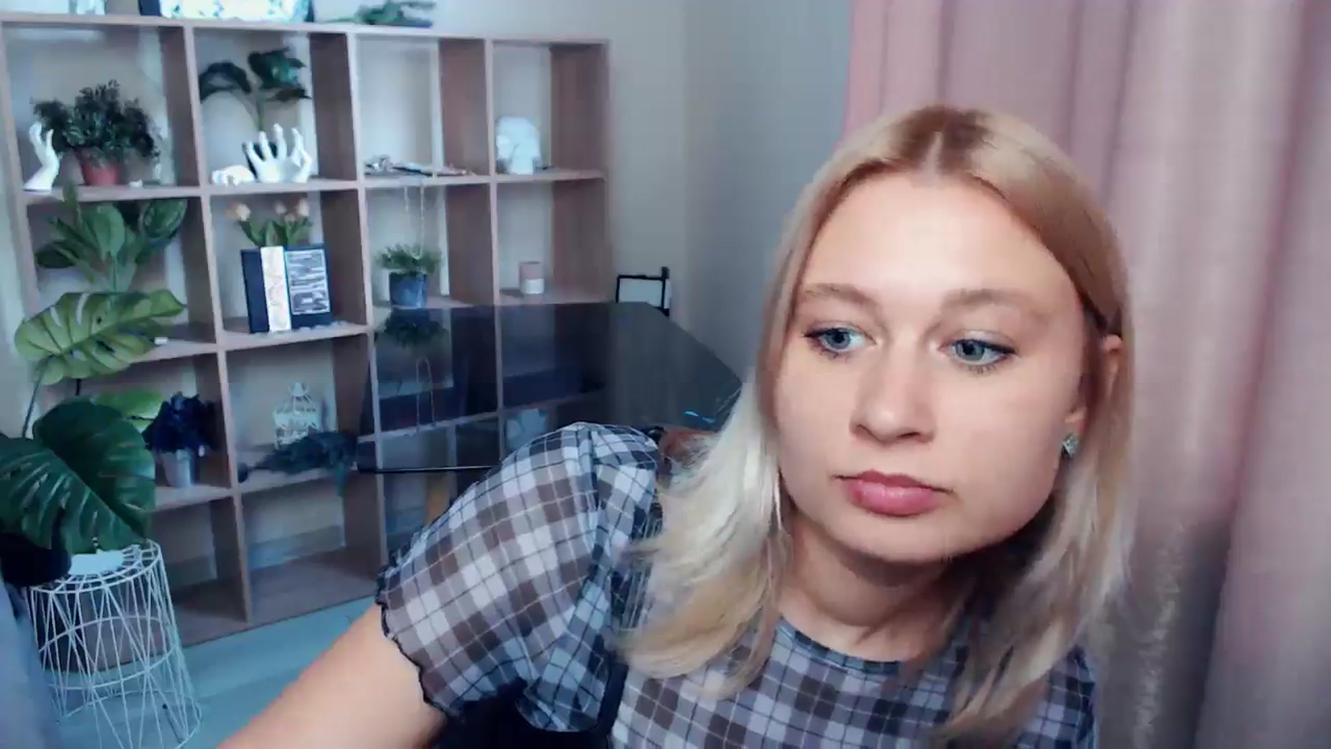 Gallery image thumbnail from Kukla_kolduna's myfreecams stream on, 05/25/2025, 16:18 image 4 of 20