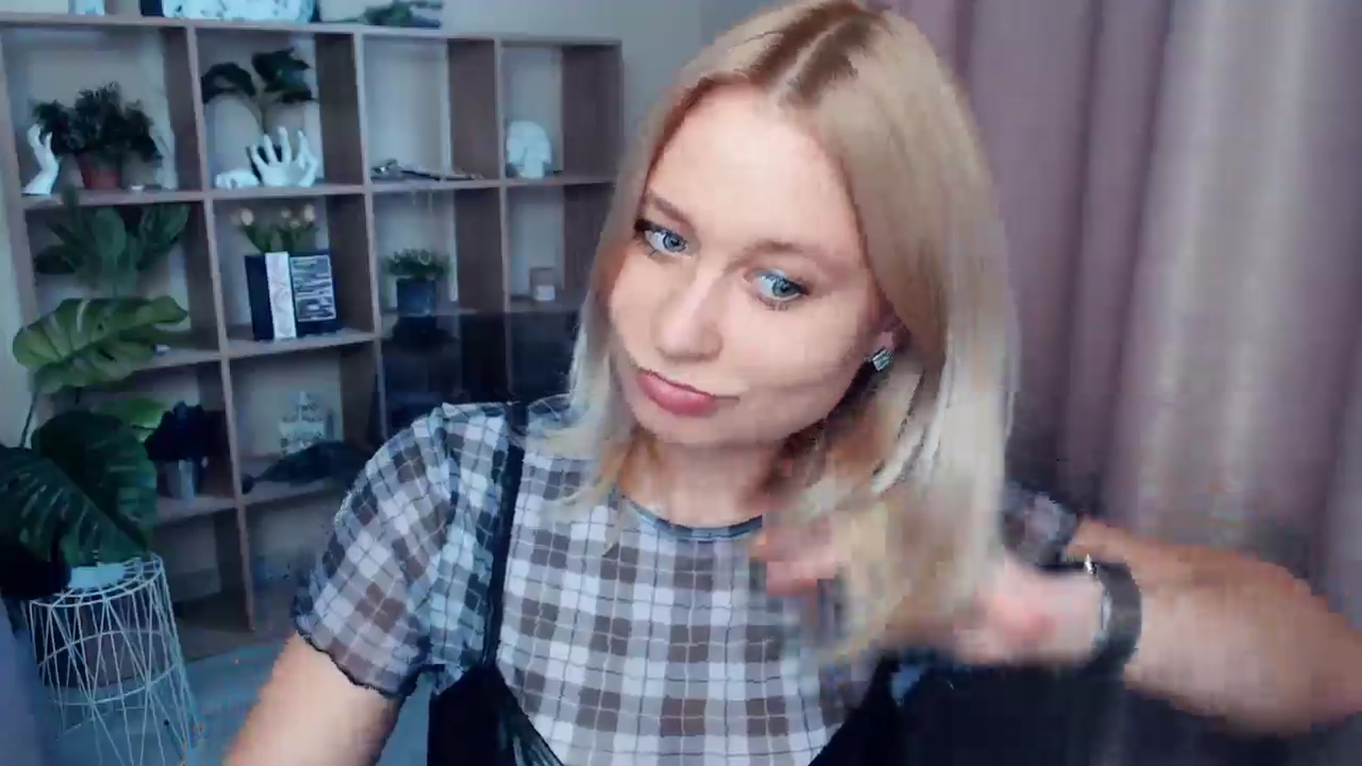 Gallery image thumbnail from Kukla_kolduna's myfreecams stream on, 05/25/2025, 16:18 image 13 of 20