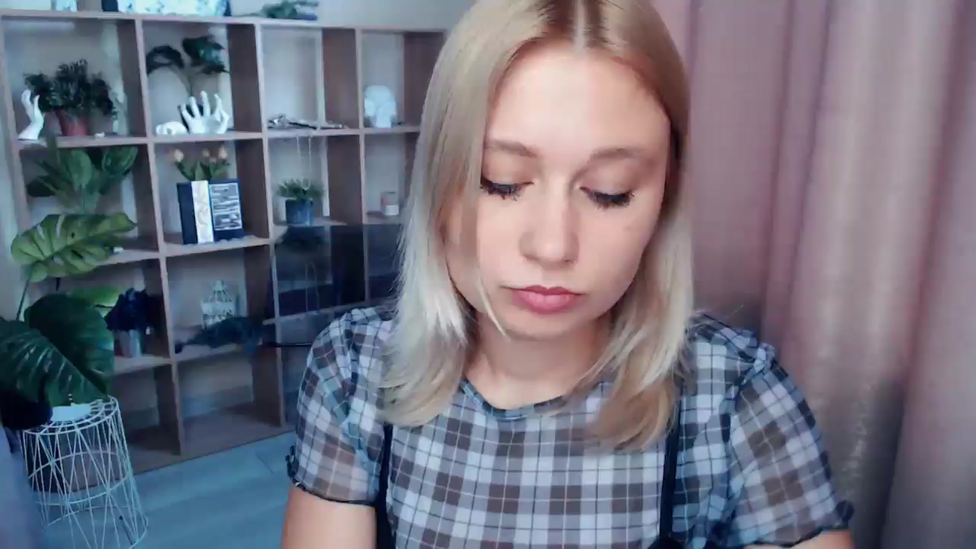 Gallery image thumbnail from Kukla_kolduna's myfreecams stream on, 05/25/2025, 16:18 image 1 of 20