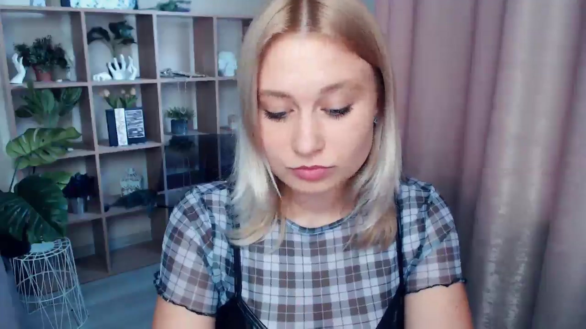 Gallery image thumbnail from Kukla_kolduna's myfreecams stream on, 05/25/2025, 16:18 image 7 of 20