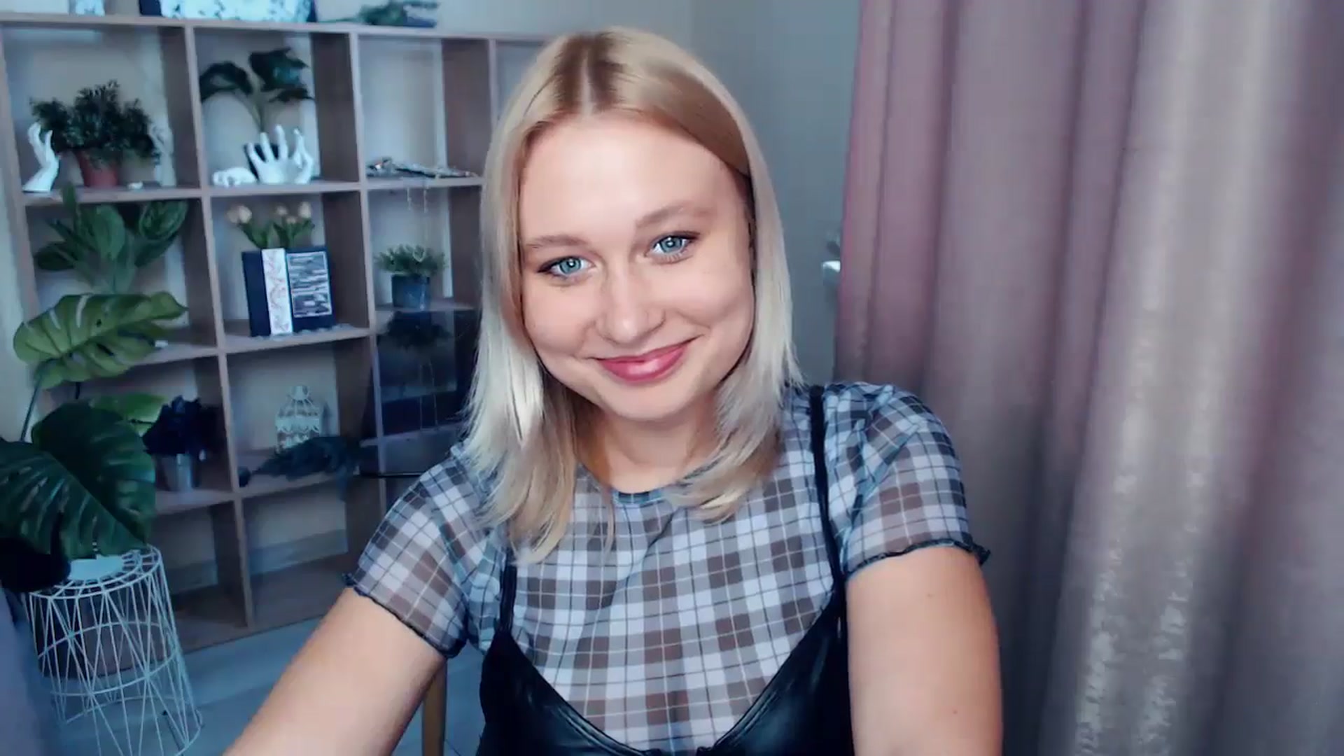 Gallery image thumbnail from Kukla_kolduna's myfreecams stream on, 05/25/2025, 16:18 image 18 of 20