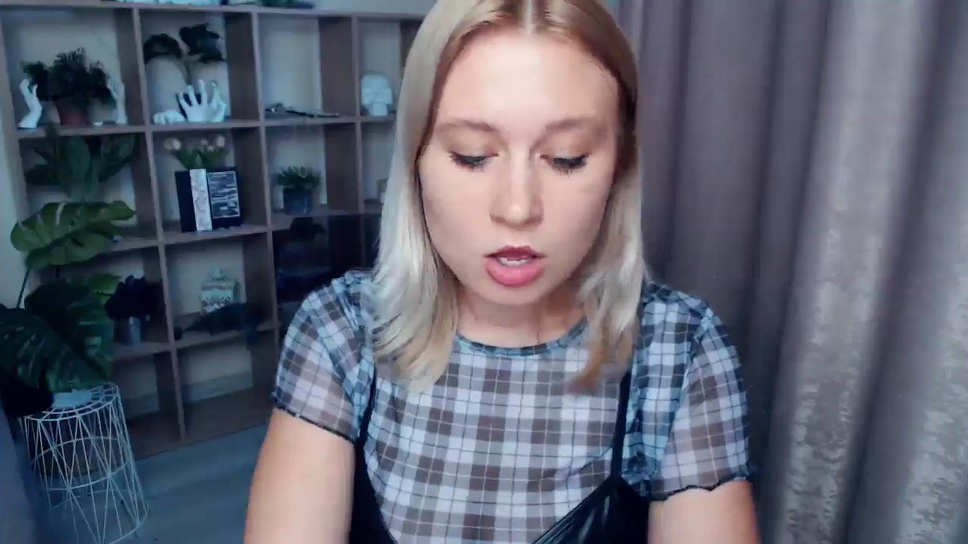 Gallery image thumbnail from Kukla_kolduna's myfreecams stream on, 05/25/2025, 17:02 image 18 of 20