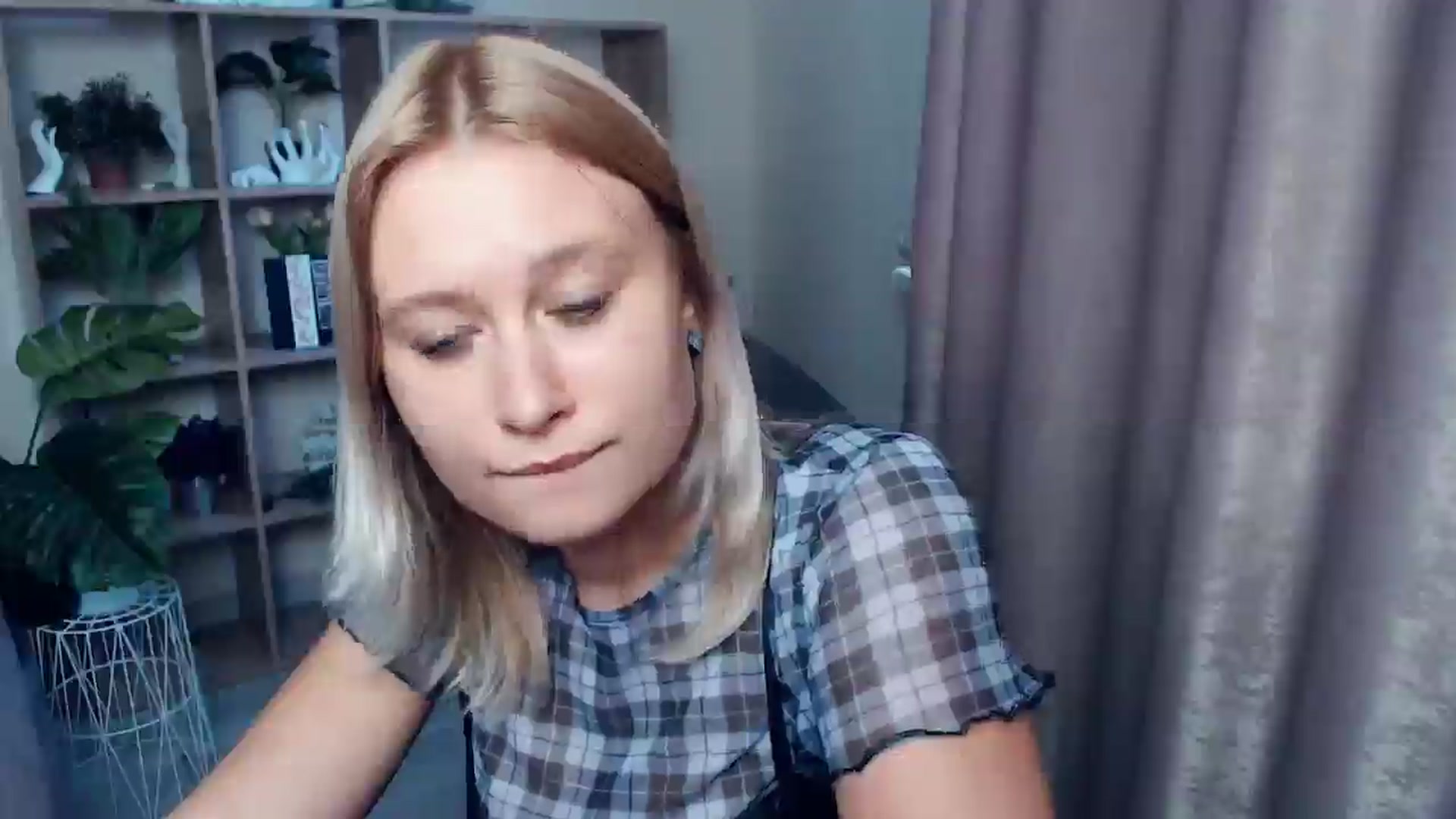 Gallery image thumbnail from Kukla_kolduna's myfreecams stream on, 05/25/2025, 17:02 image 19 of 20