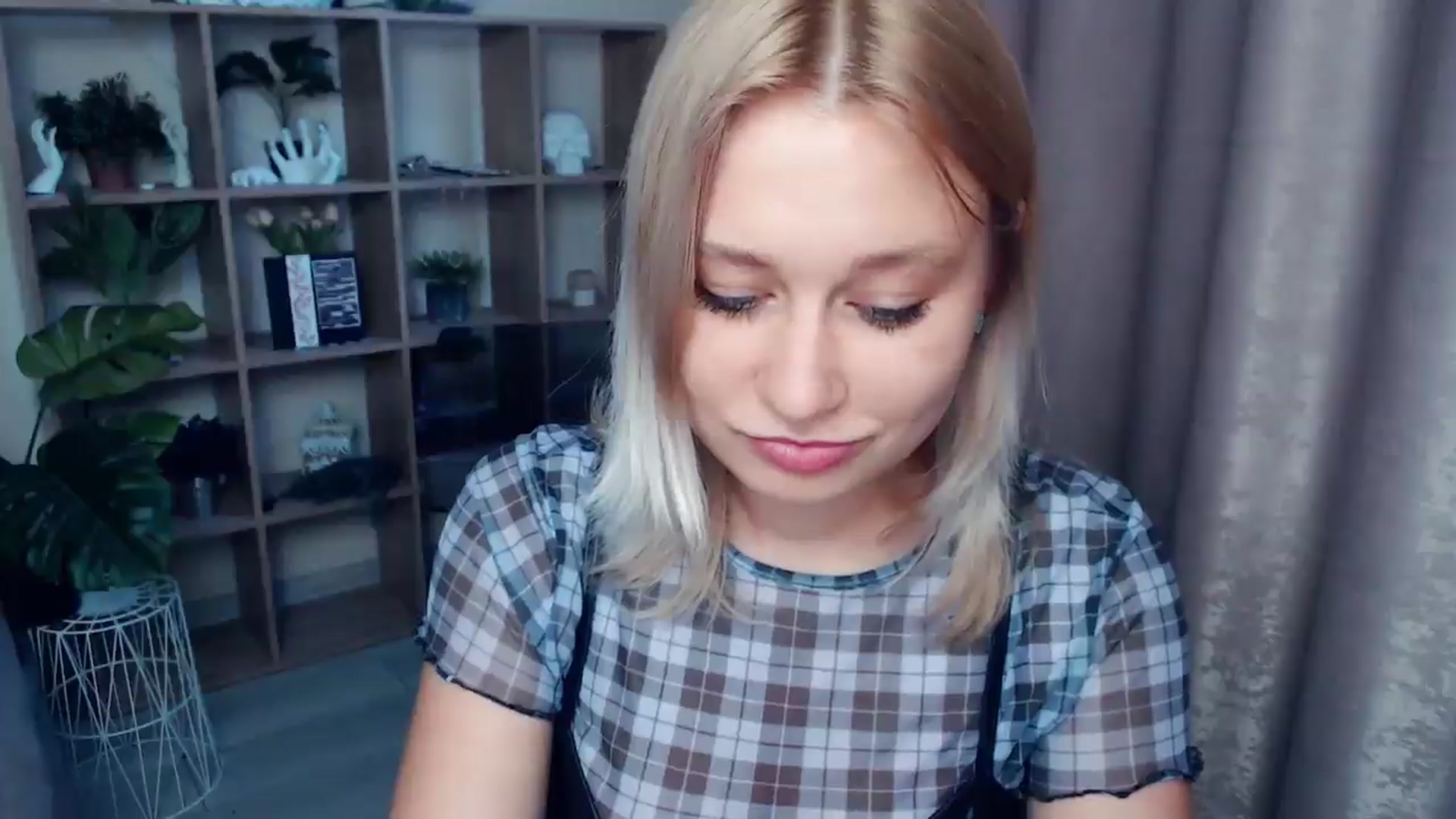 Gallery image thumbnail from Kukla_kolduna's myfreecams stream on, 05/25/2025, 17:02 image 15 of 20