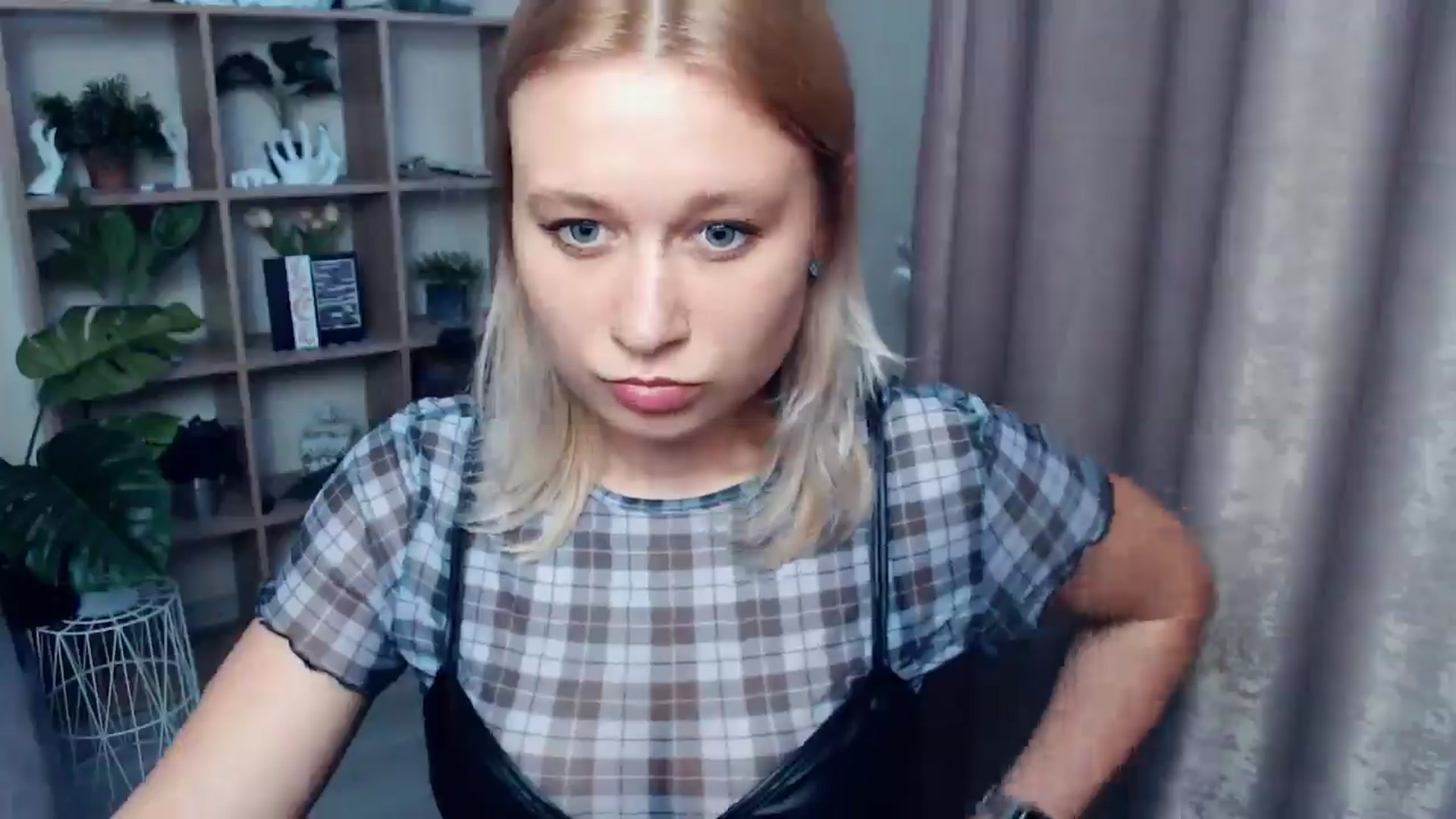 Gallery image thumbnail from Kukla_kolduna's myfreecams stream on, 05/25/2025, 17:02 image 6 of 20