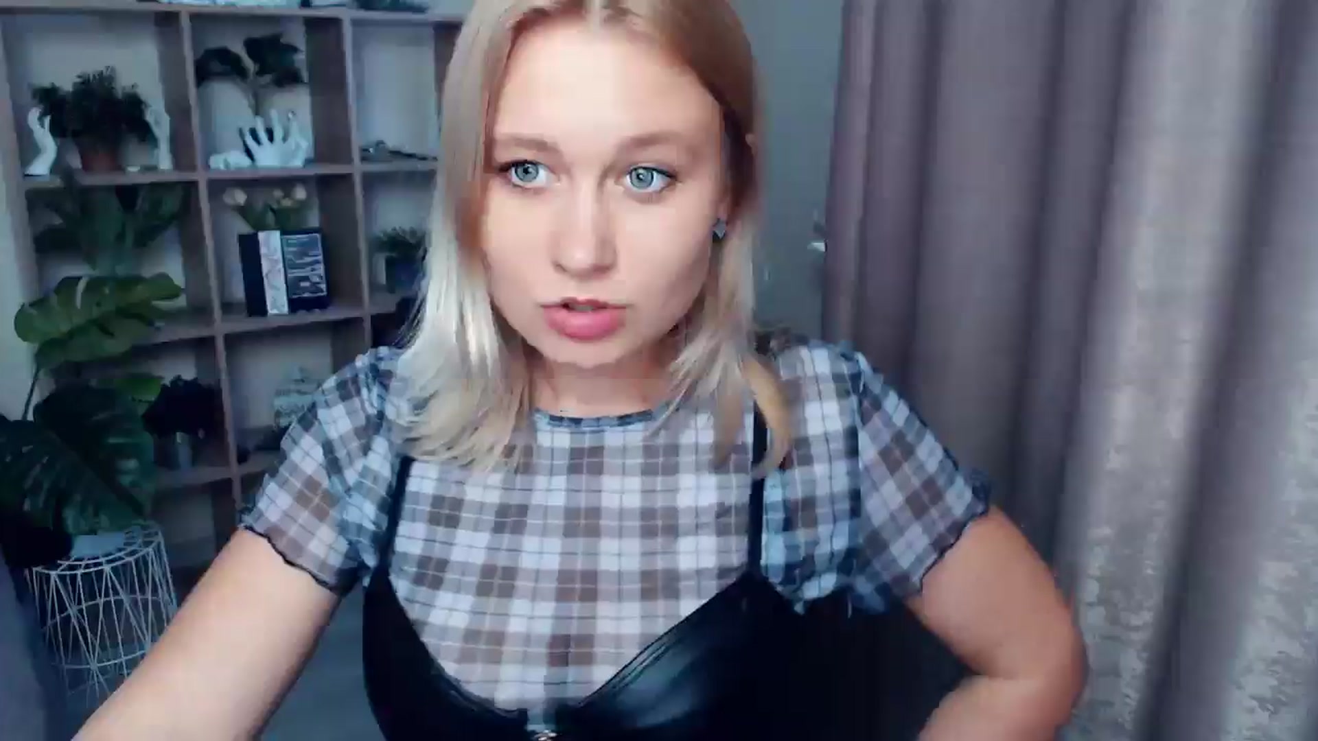 Gallery image thumbnail from Kukla_kolduna's myfreecams stream on, 05/25/2025, 17:02 image 12 of 20