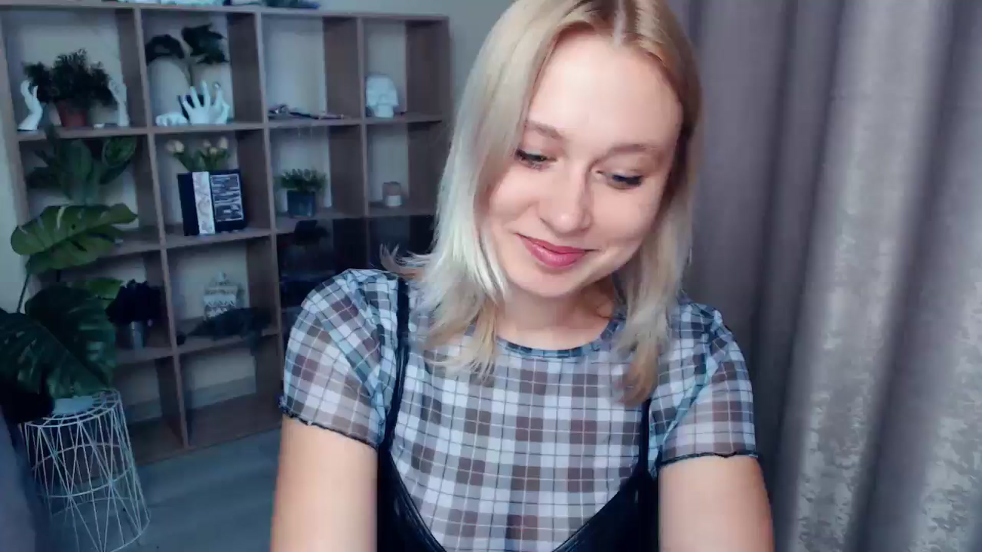 Gallery image thumbnail from Kukla_kolduna's myfreecams stream on, 05/25/2025, 17:02 image 13 of 20