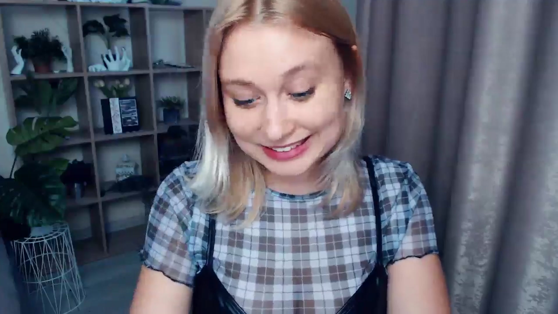 Gallery image thumbnail from Kukla_kolduna's myfreecams stream on, 05/25/2025, 17:02 image 9 of 20