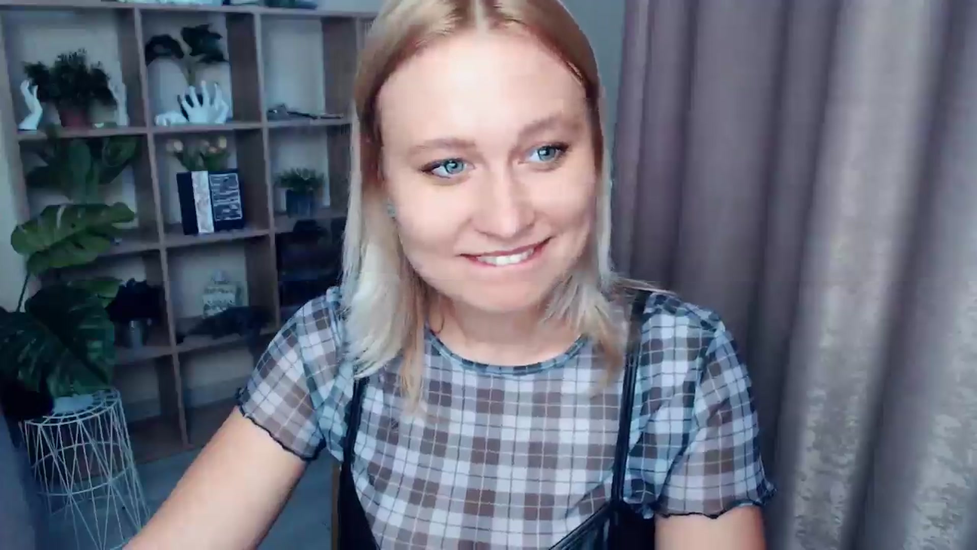 Gallery image thumbnail from Kukla_kolduna's myfreecams stream on, 05/25/2025, 17:02 image 17 of 20