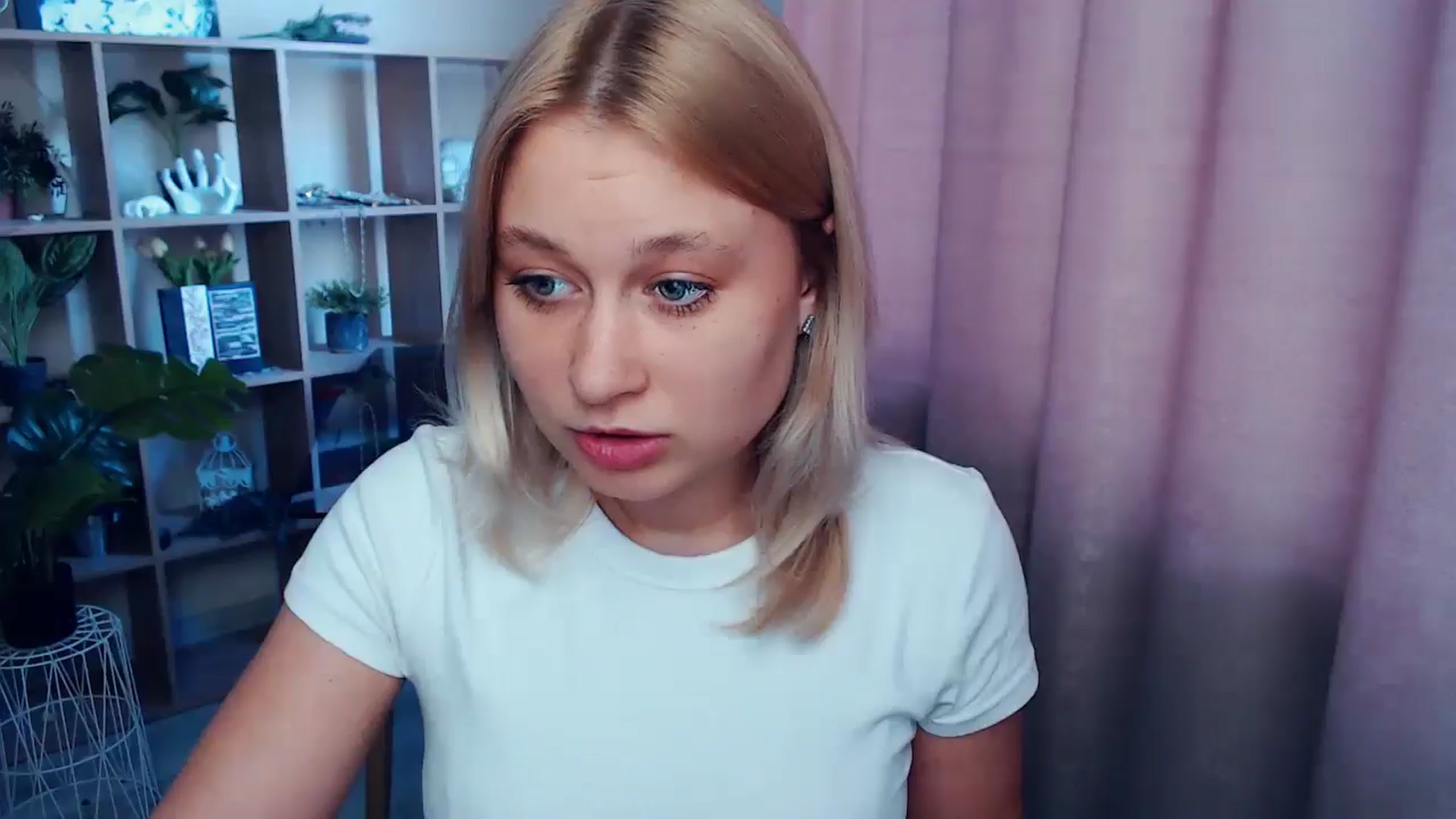 Gallery image thumbnail from Kukla_kolduna's myfreecams stream on, 05/29/2025, 16:05 image 4 of 20