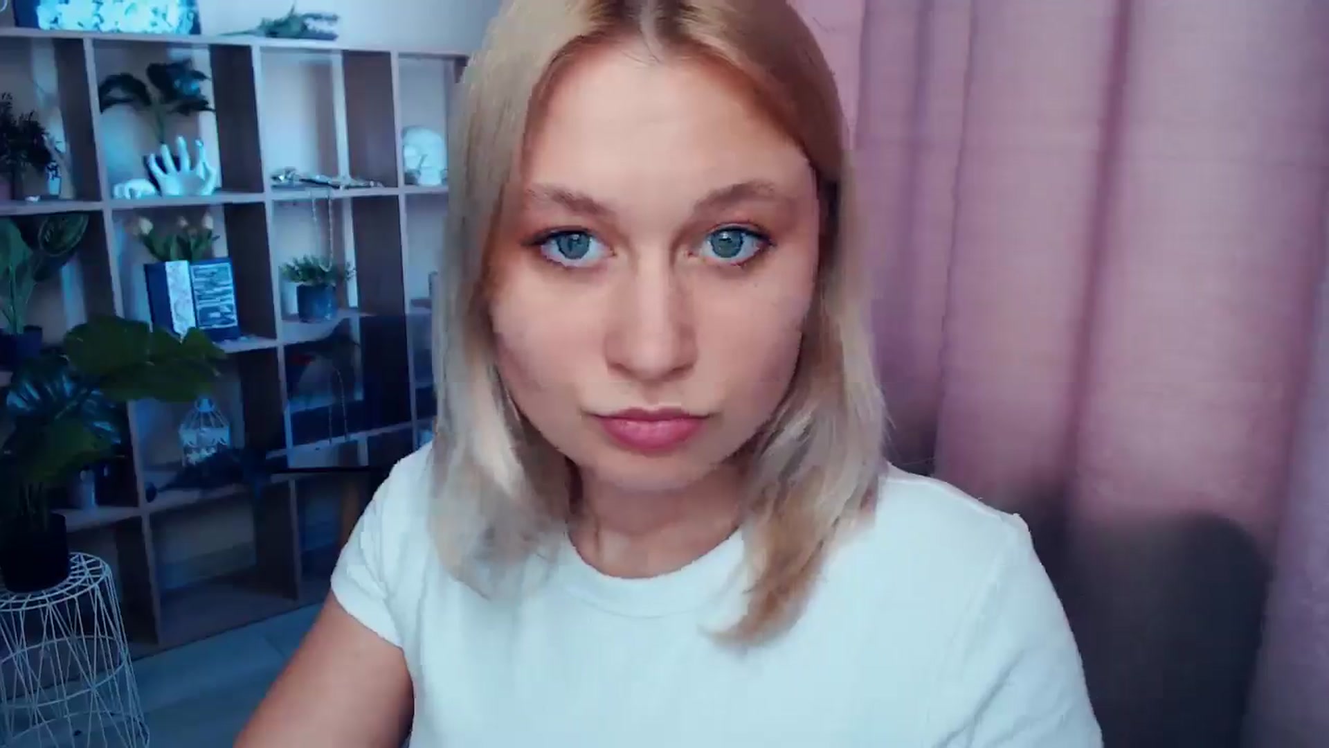 Gallery image thumbnail from Kukla_kolduna's myfreecams stream on, 05/29/2025, 16:05 image 9 of 20