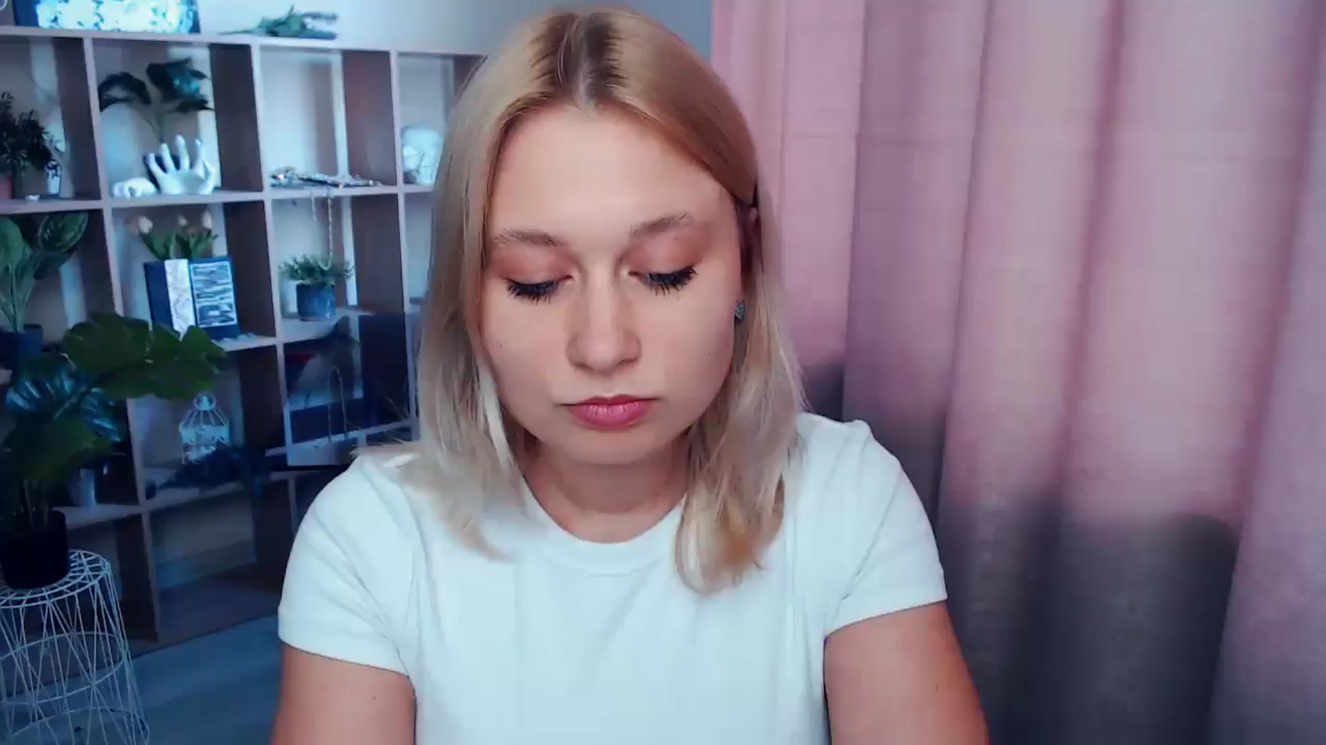 Gallery image thumbnail from Kukla_kolduna's myfreecams stream on, 05/29/2025, 16:05 image 1 of 20