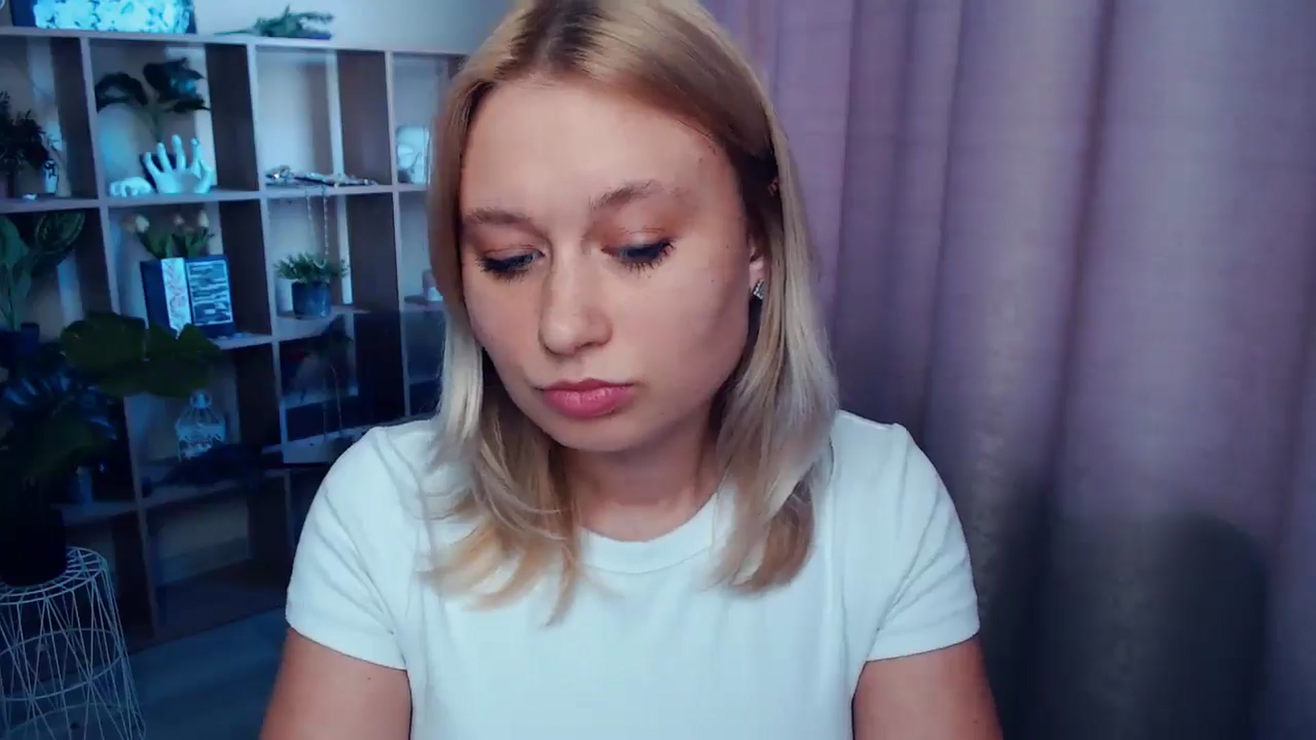 Gallery image thumbnail from Kukla_kolduna's myfreecams stream on, 05/29/2025, 16:05 image 19 of 20