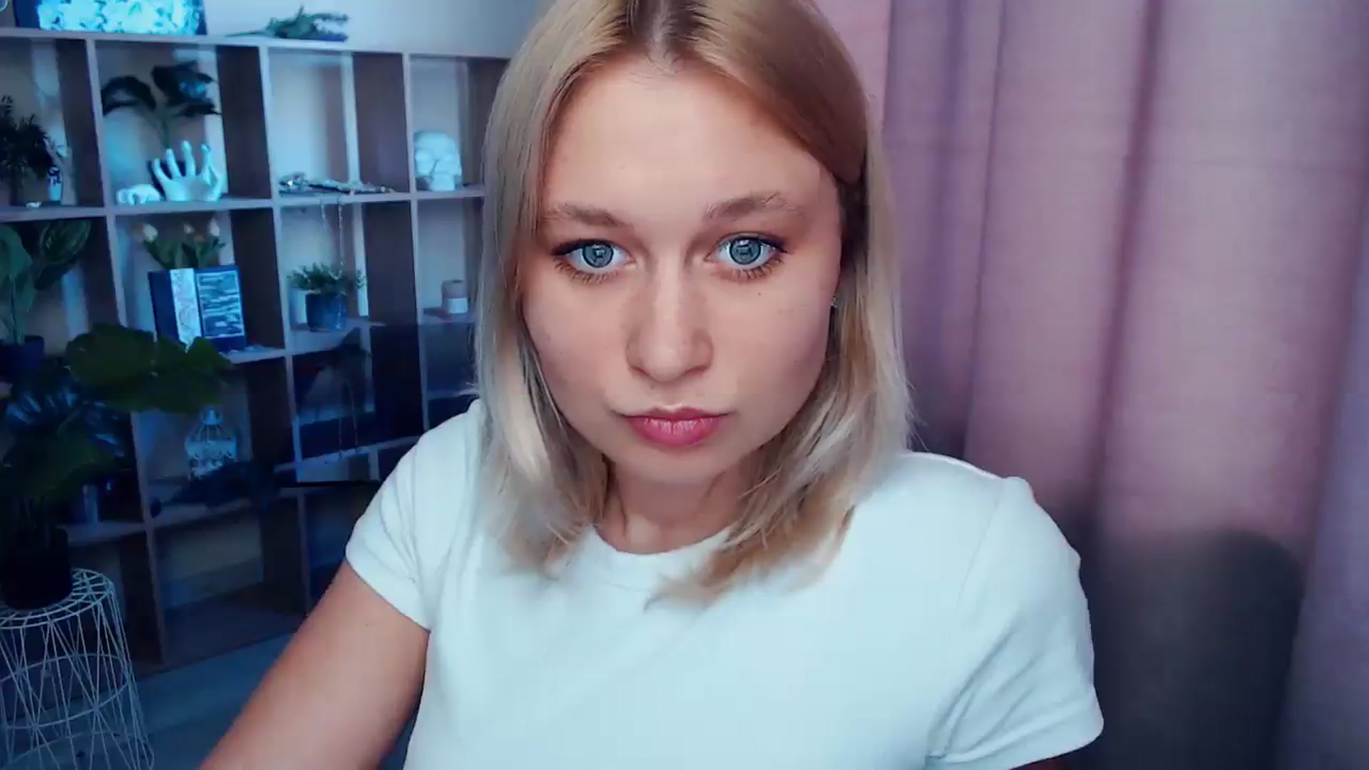 Gallery image thumbnail from Kukla_kolduna's myfreecams stream on, 05/29/2025, 16:05 image 12 of 20
