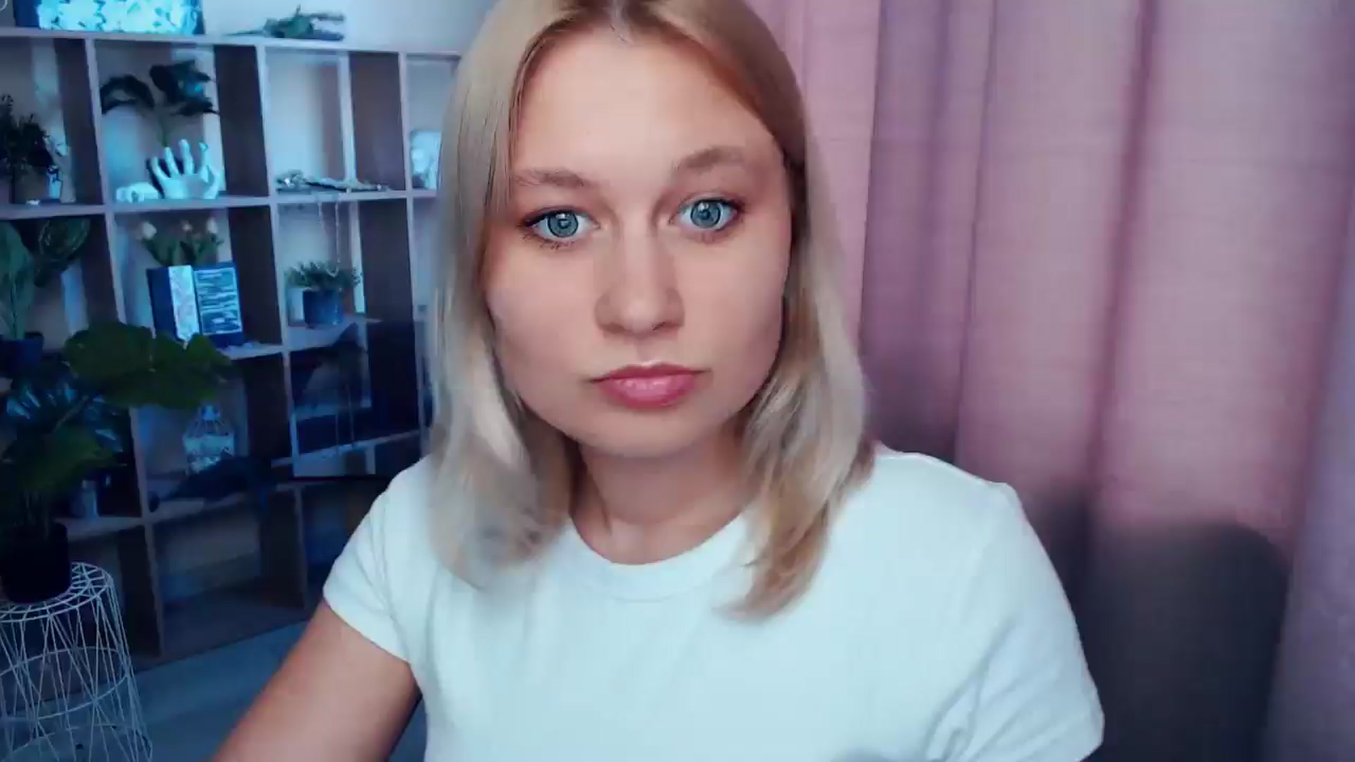 Gallery image thumbnail from Kukla_kolduna's myfreecams stream on, 05/29/2025, 16:05 image 10 of 20