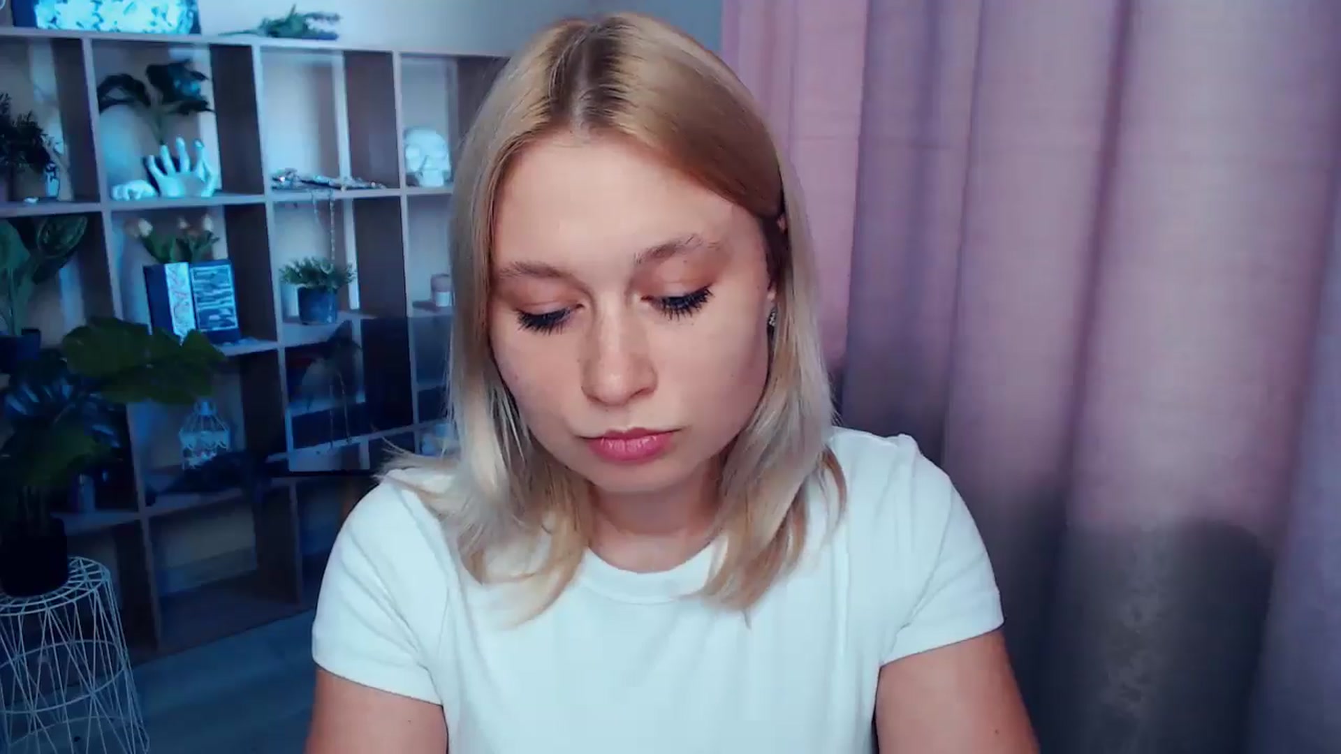 Gallery image thumbnail from Kukla_kolduna's myfreecams stream on, 05/29/2025, 16:05 image 14 of 20