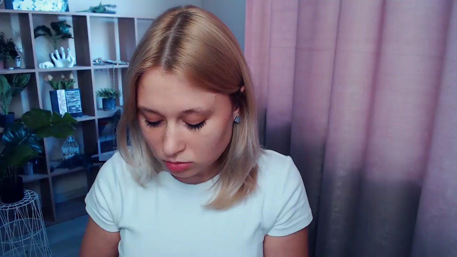 Gallery image thumbnail from Kukla_kolduna's myfreecams stream on, 05/29/2025, 16:05 image 3 of 20