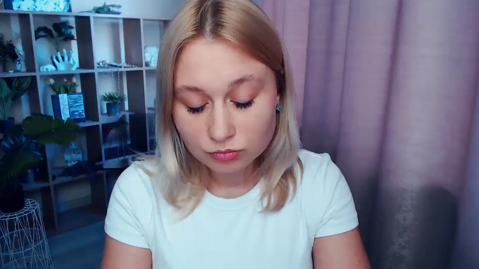 Gallery image thumbnail from Kukla_kolduna's myfreecams stream on, 05/29/2025, 16:05 image 15 of 20