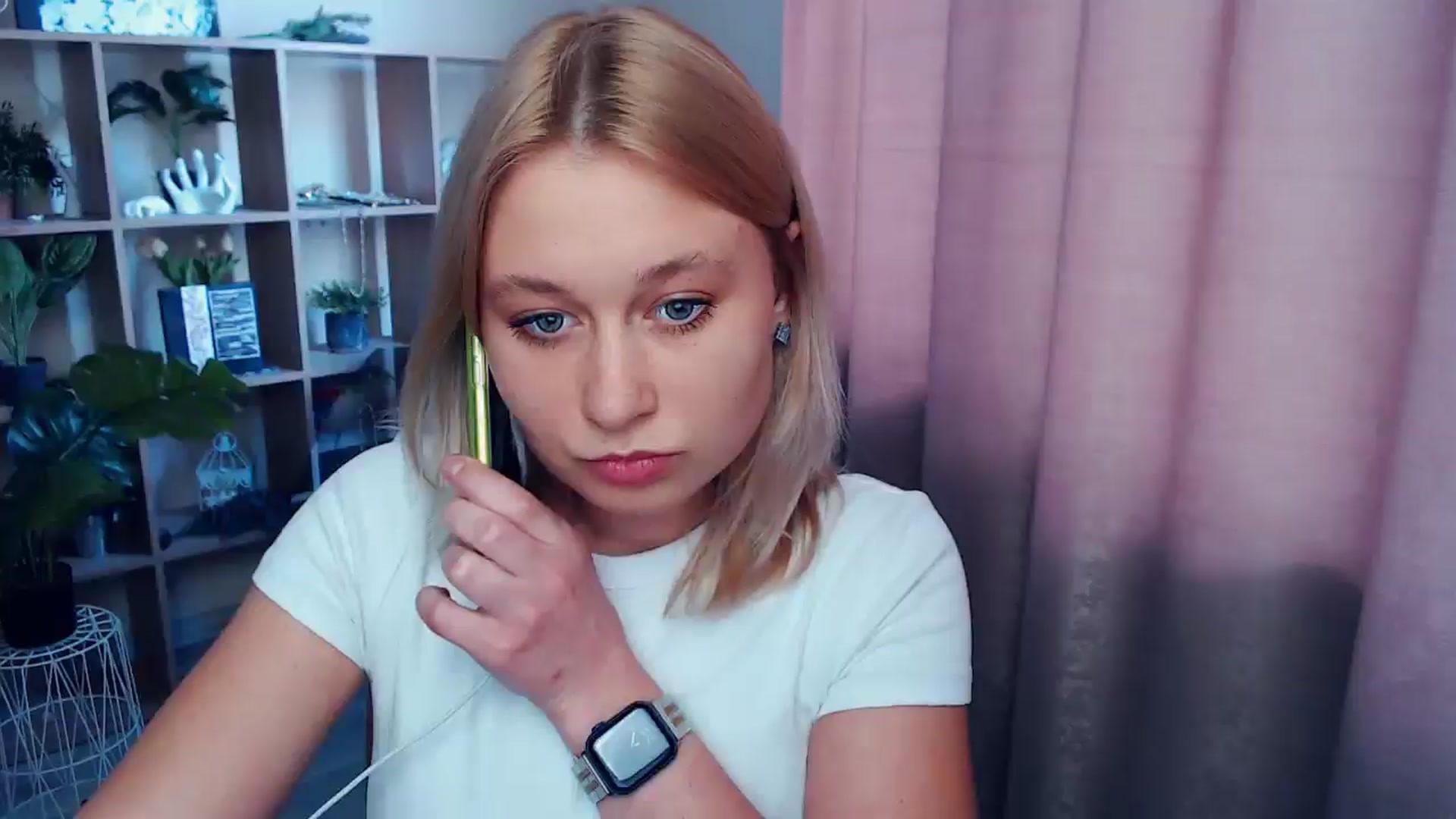 Gallery image thumbnail from Kukla_kolduna's myfreecams stream on, 05/29/2025, 16:05 image 2 of 20
