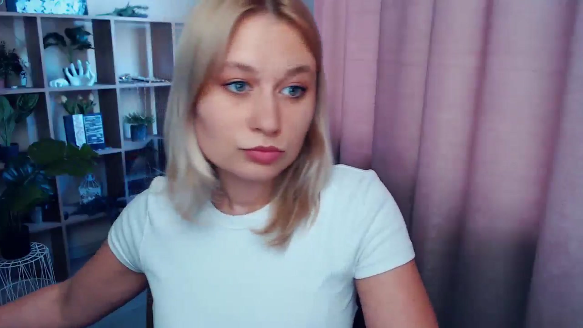 Gallery image thumbnail from Kukla_kolduna's myfreecams stream on, 05/29/2025, 16:05 image 6 of 20