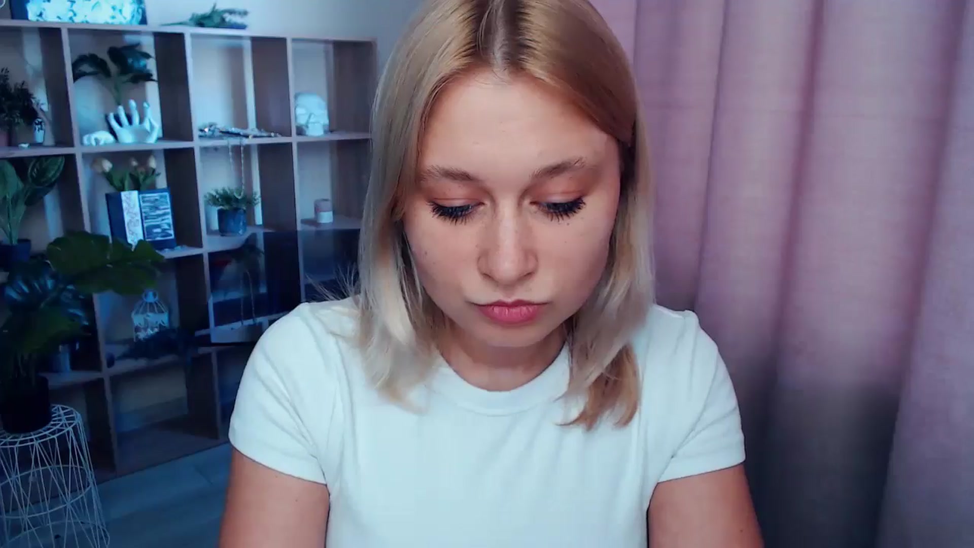 Gallery image thumbnail from Kukla_kolduna's myfreecams stream on, 05/29/2025, 16:05 image 5 of 20