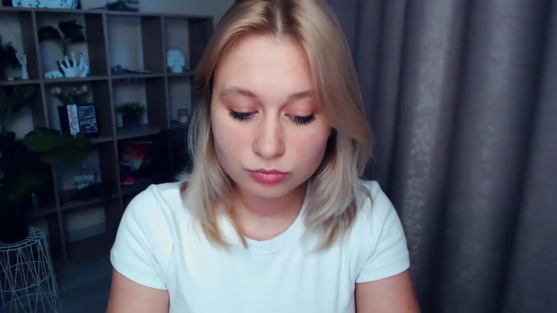 Gallery image thumbnail from Kukla_kolduna's myfreecams stream on, 05/29/2025, 18:13 image 3 of 20