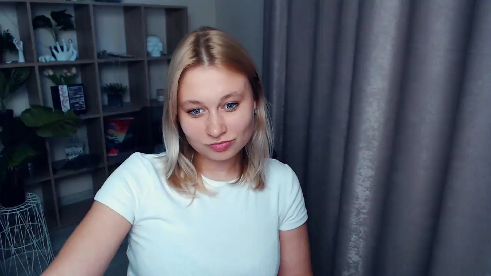 Gallery image thumbnail from Kukla_kolduna's myfreecams stream on, 05/29/2025, 18:13 image 14 of 20