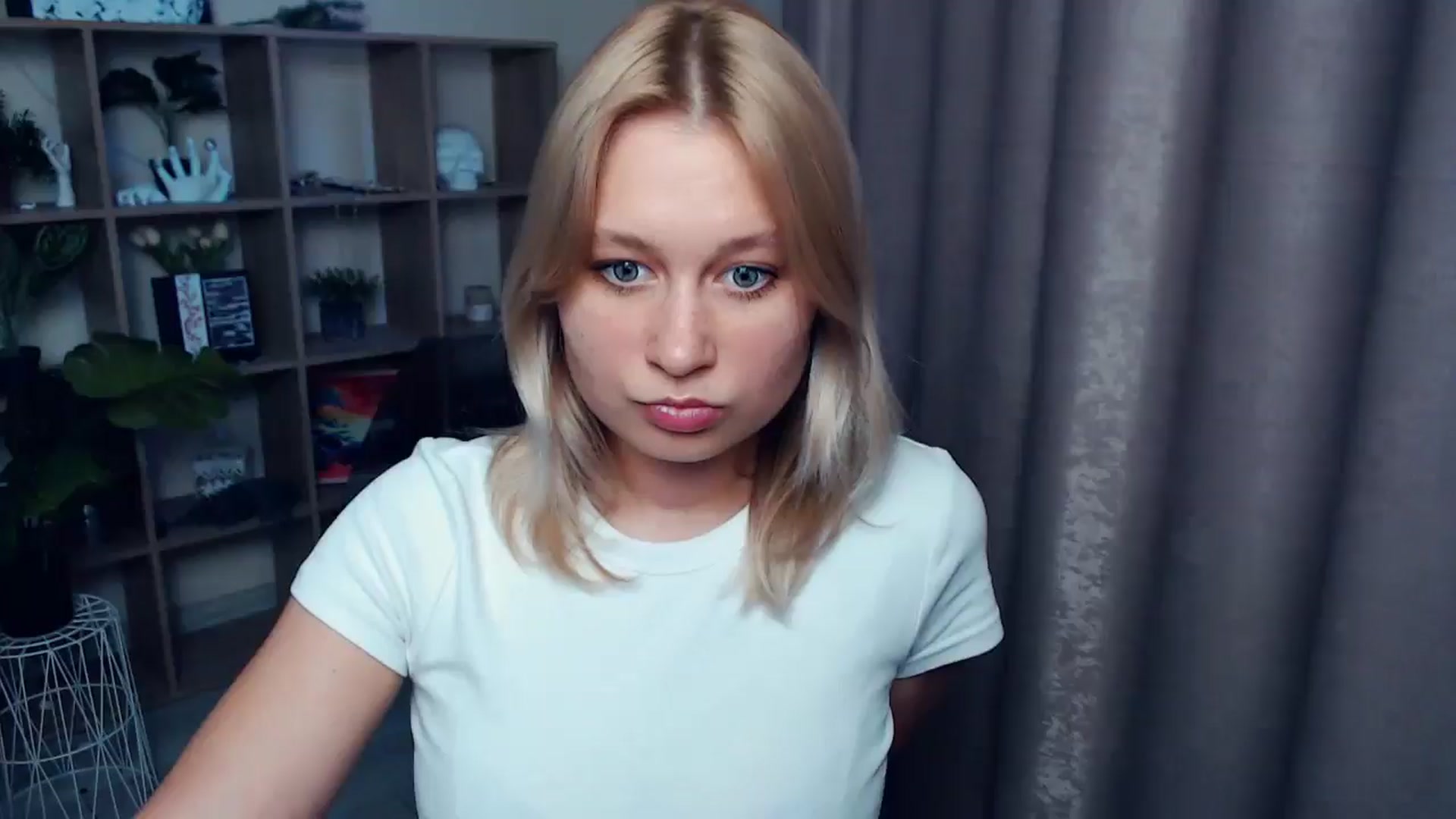 Gallery image thumbnail from Kukla_kolduna's myfreecams stream on, 05/29/2025, 18:13 image 10 of 20