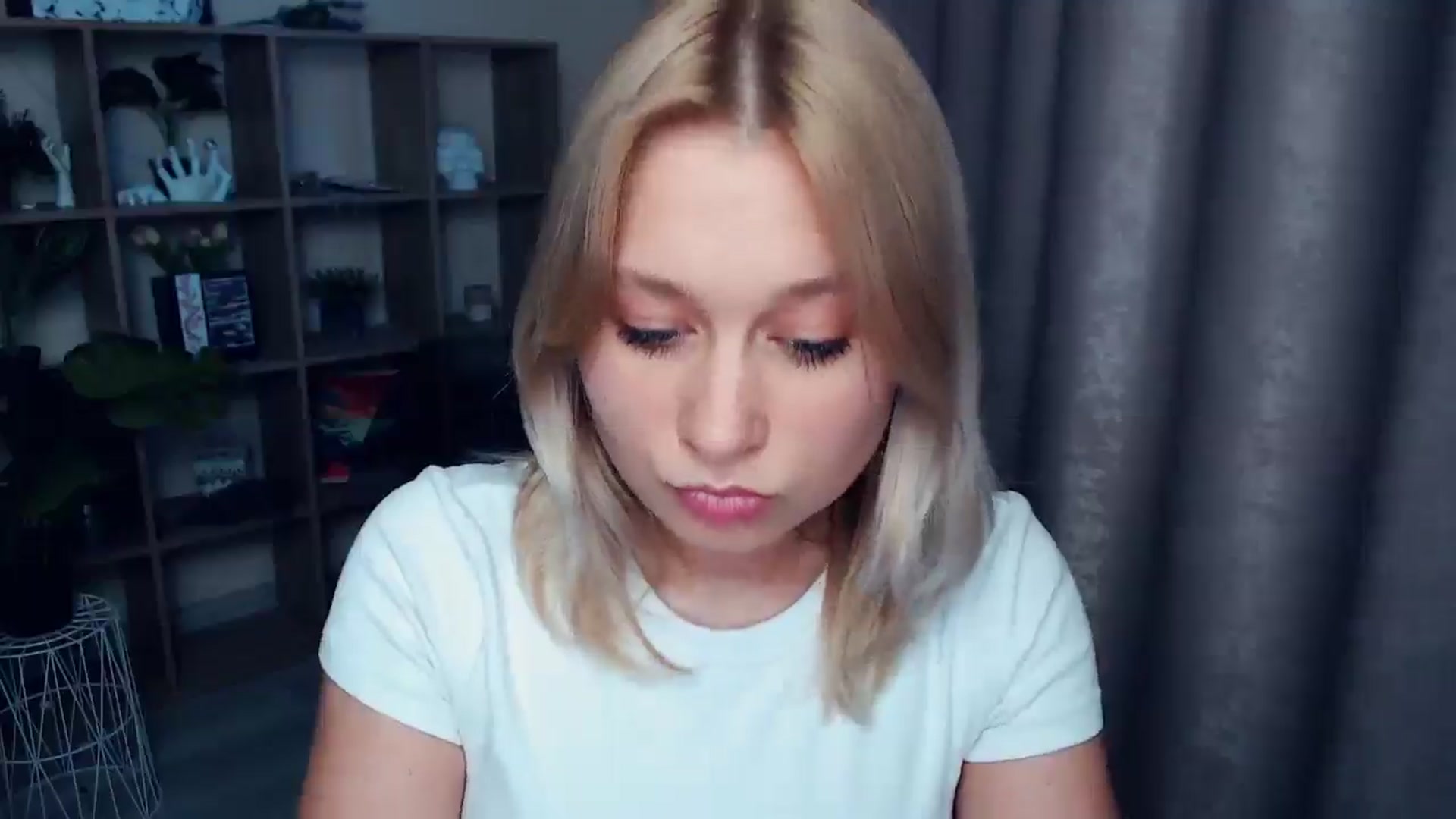 Gallery image thumbnail from Kukla_kolduna's myfreecams stream on, 05/29/2025, 18:13 image 11 of 20