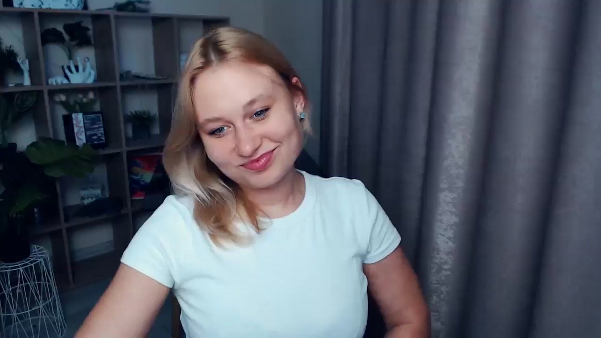 Gallery image thumbnail from Kukla_kolduna's myfreecams stream on, 05/29/2025, 18:13 image 13 of 20