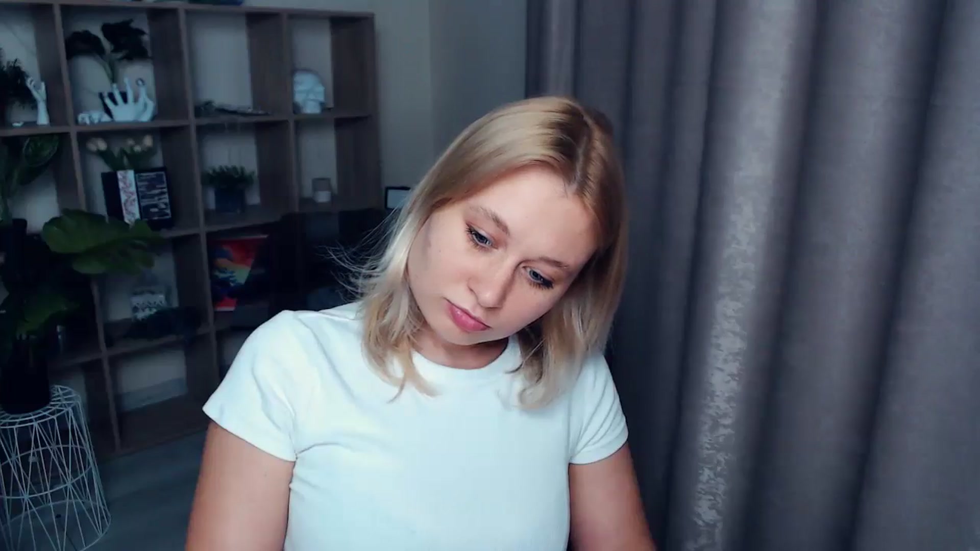 Gallery image thumbnail from Kukla_kolduna's myfreecams stream on, 05/29/2025, 18:13 image 18 of 20