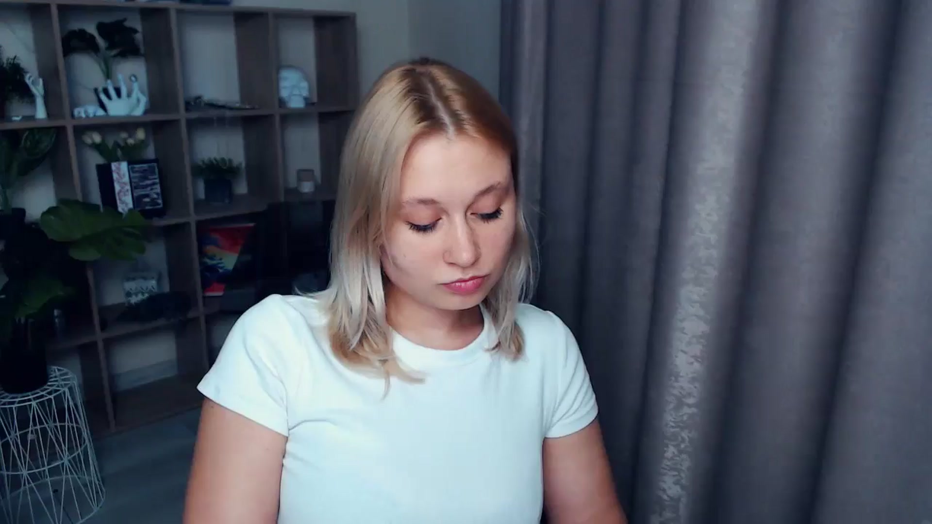 Gallery image thumbnail from Kukla_kolduna's myfreecams stream on, 05/29/2025, 18:13 image 16 of 20