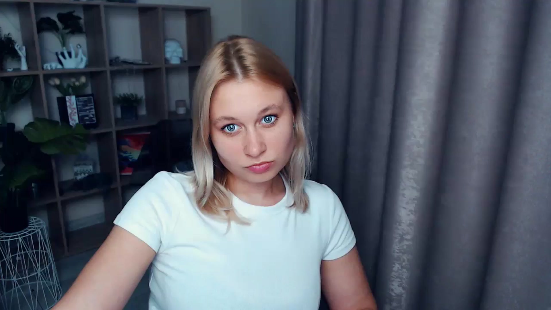 Gallery image thumbnail from Kukla_kolduna's myfreecams stream on, 05/29/2025, 18:13 image 17 of 20