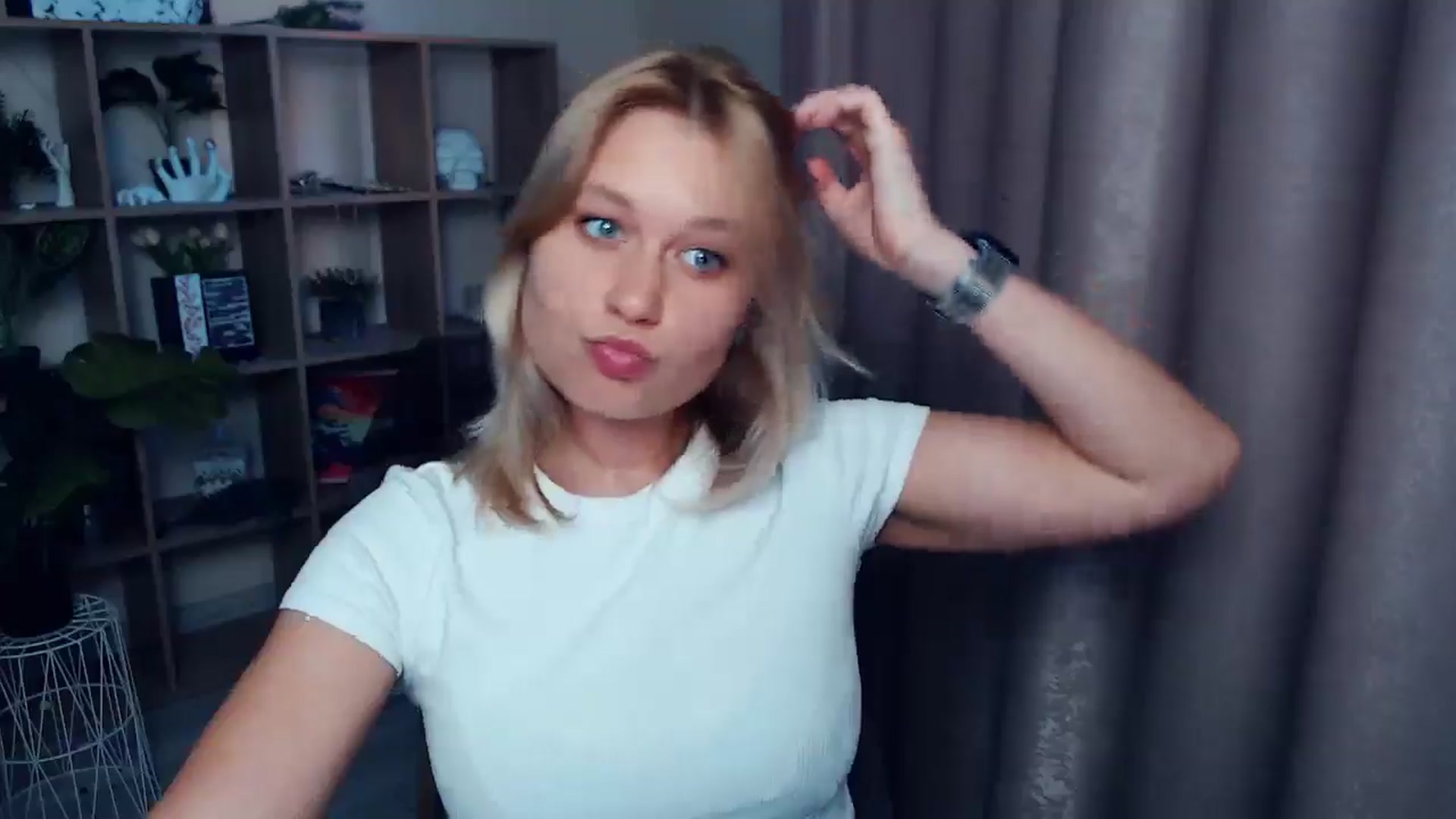 Gallery image thumbnail from Kukla_kolduna's myfreecams stream on, 05/29/2025, 18:13 image 5 of 20