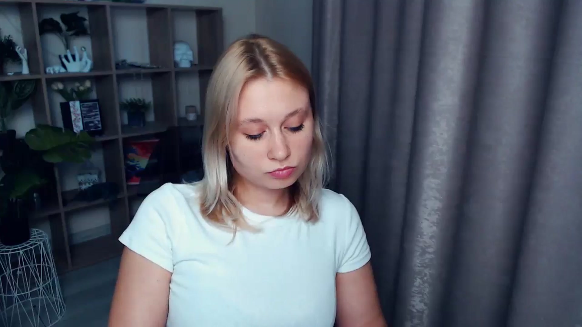 Gallery image thumbnail from Kukla_kolduna's myfreecams stream on, 05/29/2025, 18:13 image 15 of 20