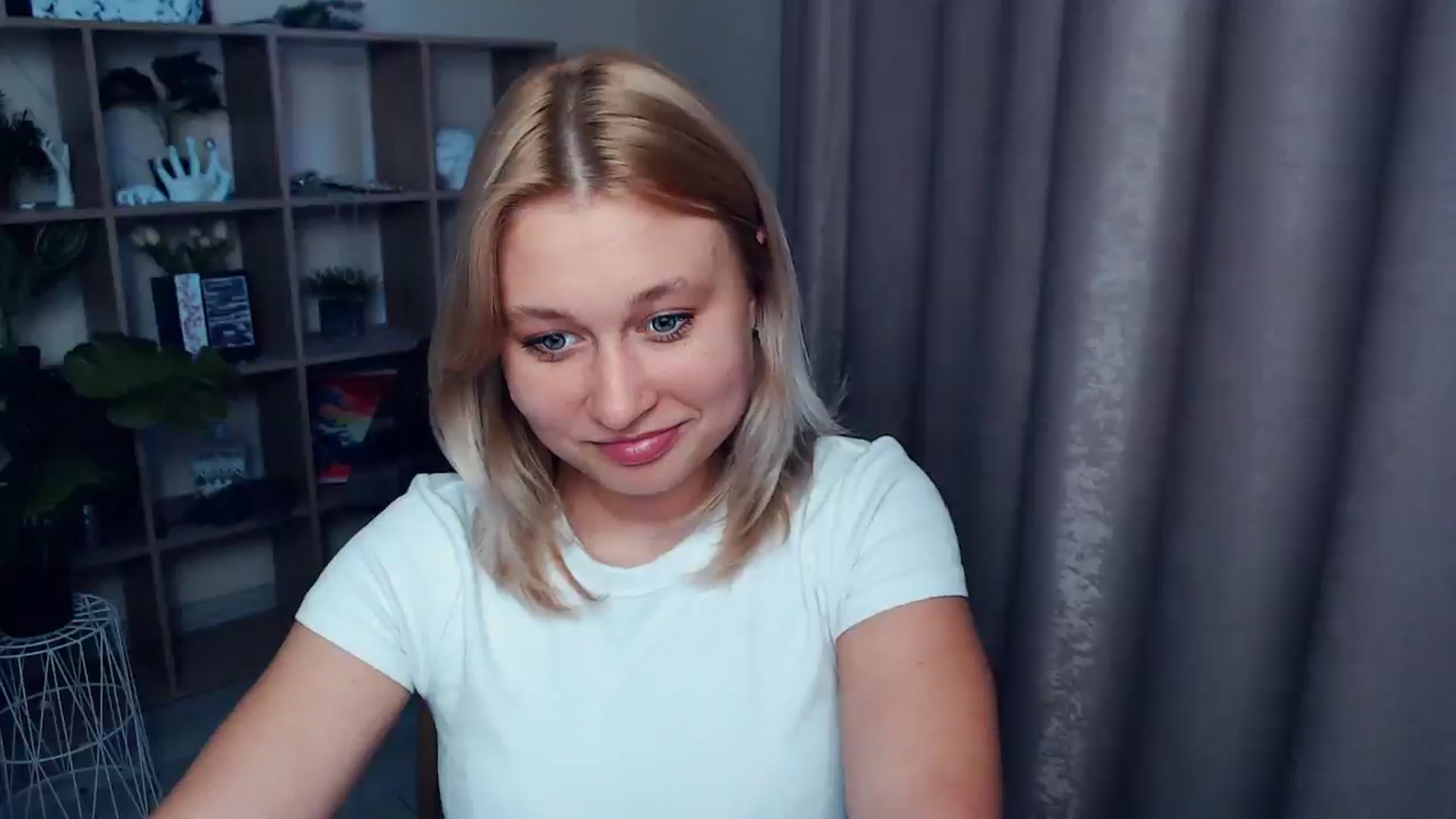 Gallery image thumbnail from Kukla_kolduna's myfreecams stream on, 05/29/2025, 18:13 image 6 of 20