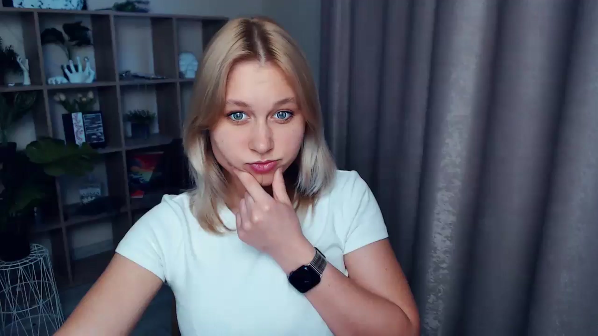 Gallery image thumbnail from Kukla_kolduna's myfreecams stream on, 05/29/2025, 18:13 image 7 of 20