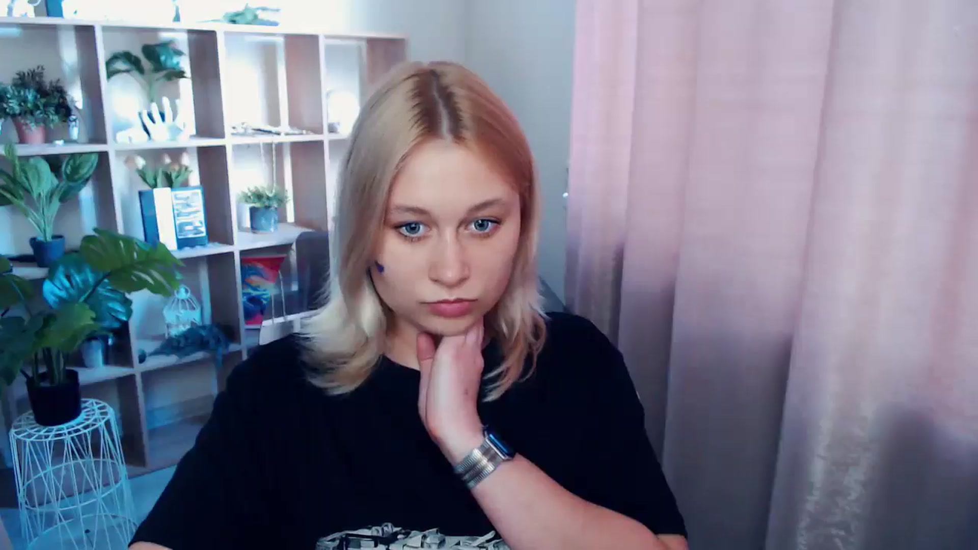 Gallery image thumbnail from Kukla_kolduna's myfreecams stream on, 05/30/2025, 17:53 image 8 of 20