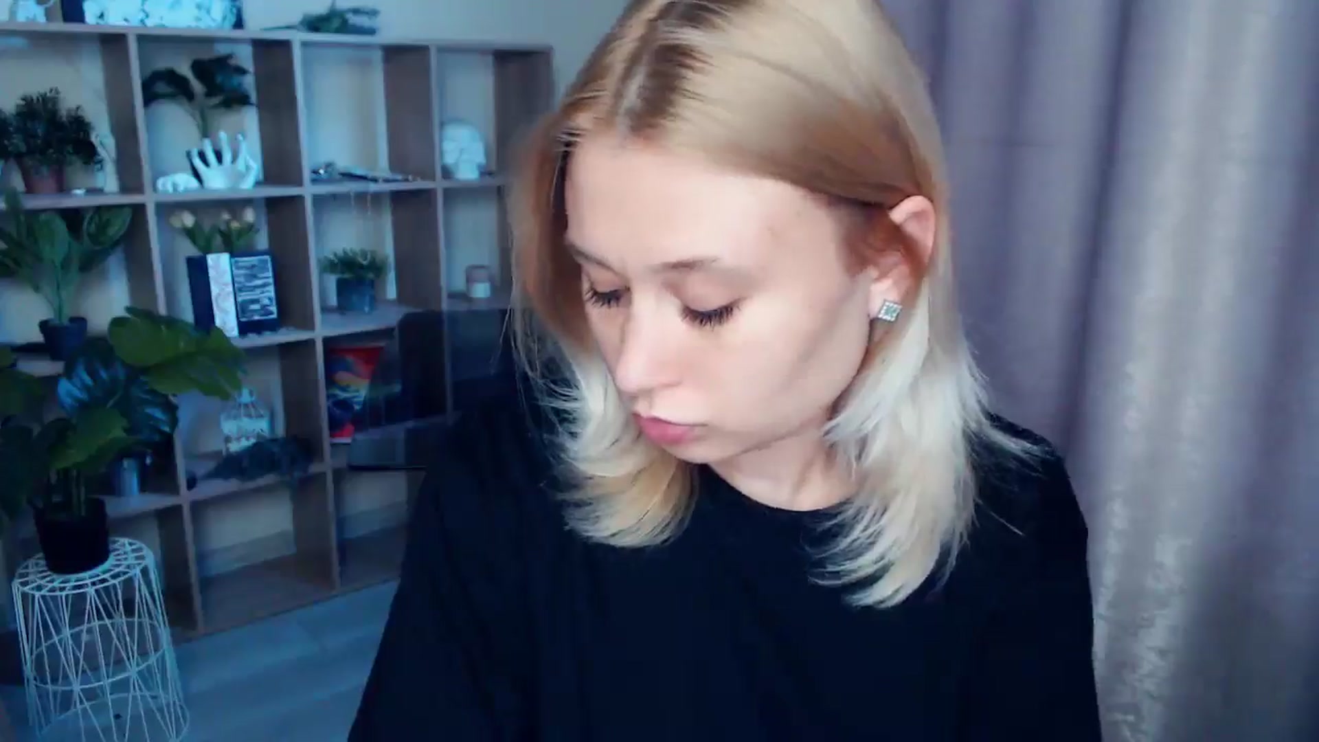 Gallery image thumbnail from Kukla_kolduna's myfreecams stream on, 05/30/2025, 17:53 image 14 of 20
