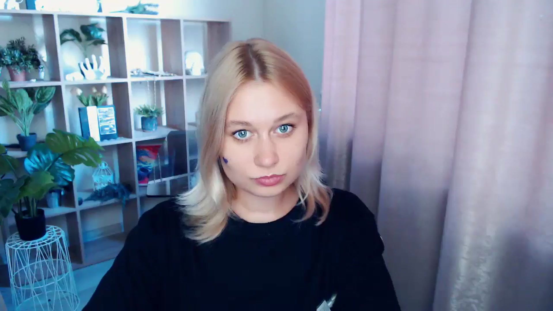 Gallery image thumbnail from Kukla_kolduna's myfreecams stream on, 05/30/2025, 17:53 image 9 of 20