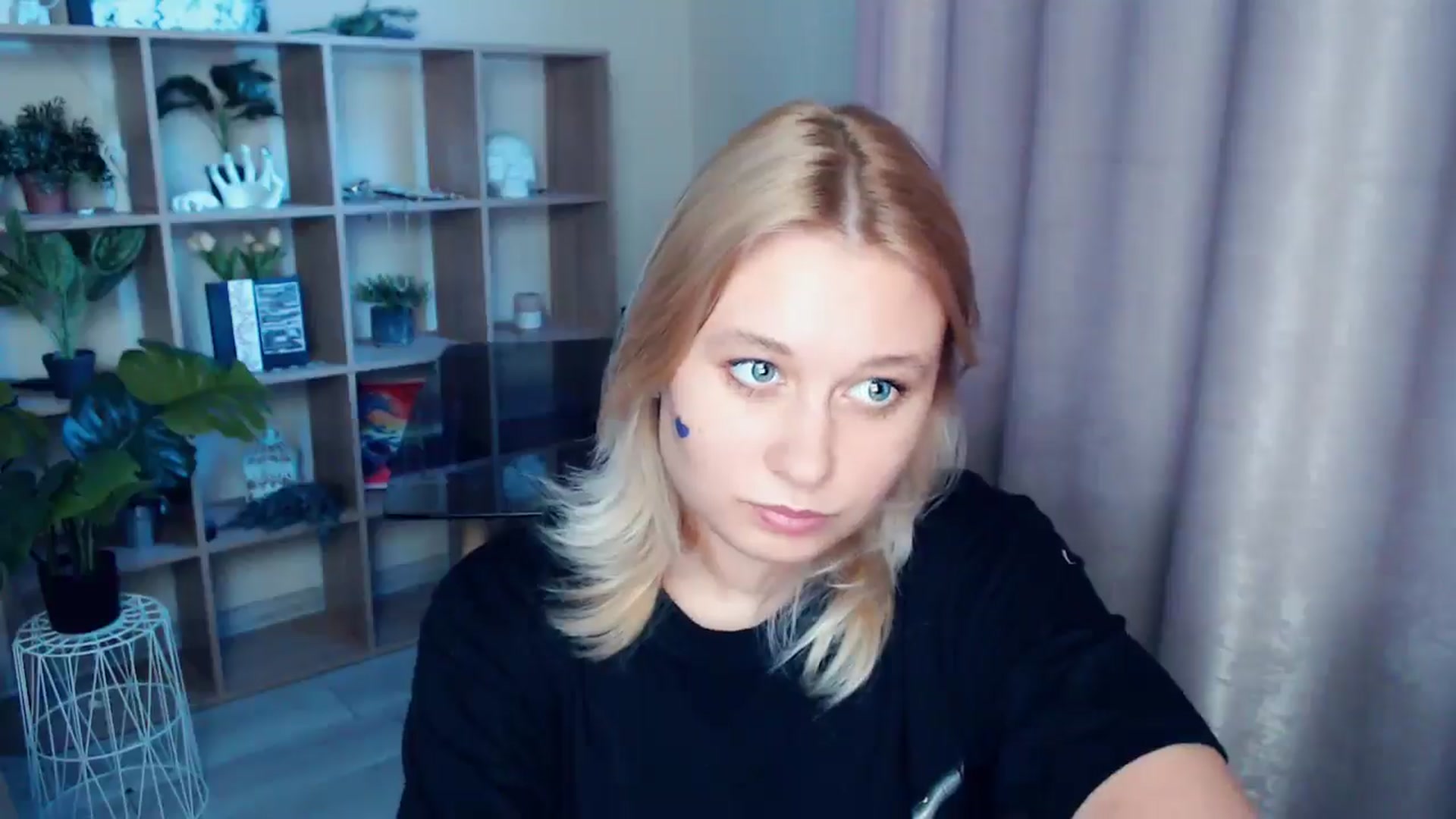 Gallery image thumbnail from Kukla_kolduna's myfreecams stream on, 05/30/2025, 17:53 image 19 of 20
