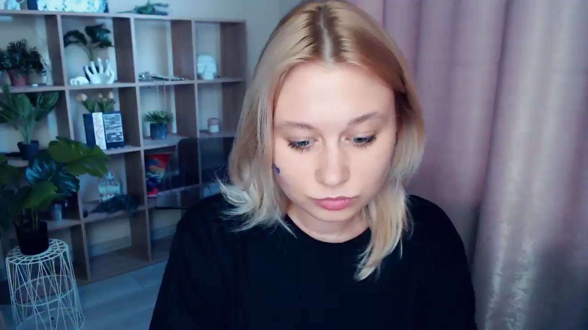 Gallery image thumbnail from Kukla_kolduna's myfreecams stream on, 05/30/2025, 17:53 image 12 of 20