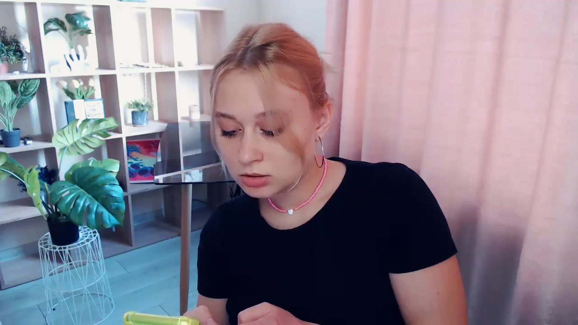 Gallery image thumbnail from Kukla_kolduna's myfreecams stream on, 05/31/2025, 16:04 image 6 of 20