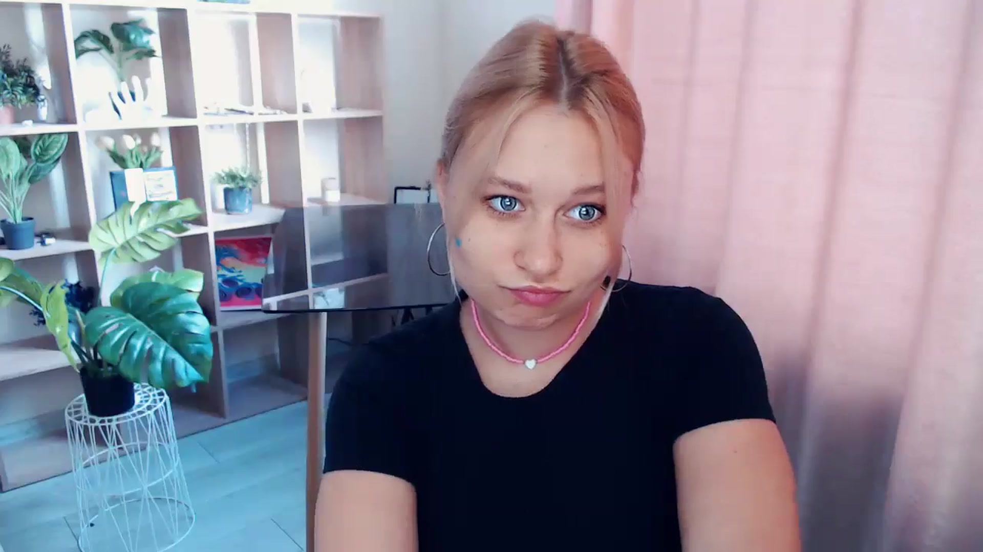 Gallery image thumbnail from Kukla_kolduna's myfreecams stream on, 05/31/2025, 16:04 image 8 of 20