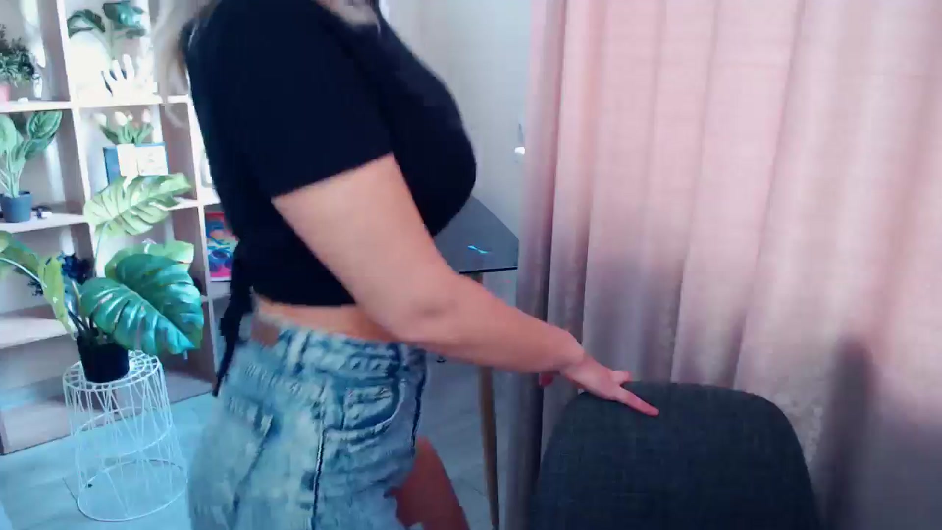 Gallery image thumbnail from Kukla_kolduna's myfreecams stream on, 05/31/2025, 16:04 image 16 of 20