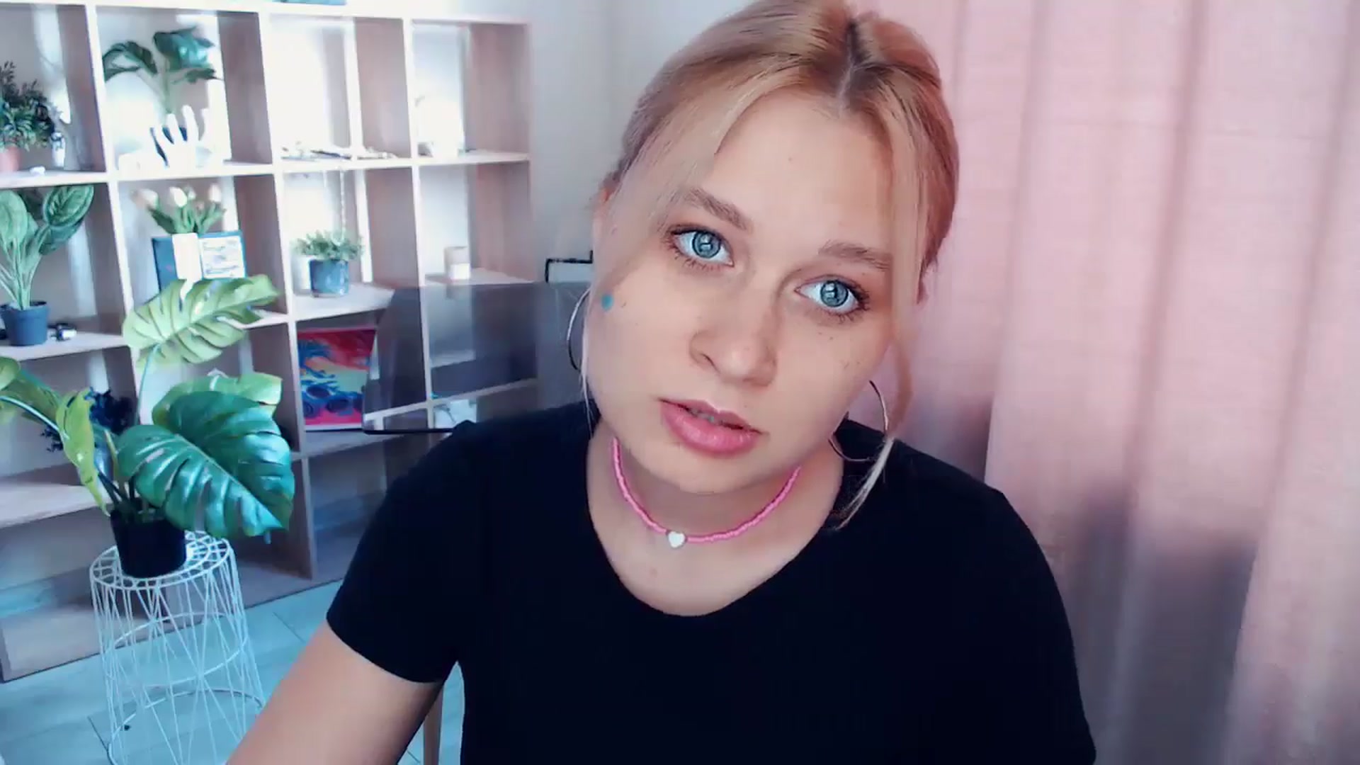 Gallery image thumbnail from Kukla_kolduna's myfreecams stream on, 05/31/2025, 16:04 image 9 of 20