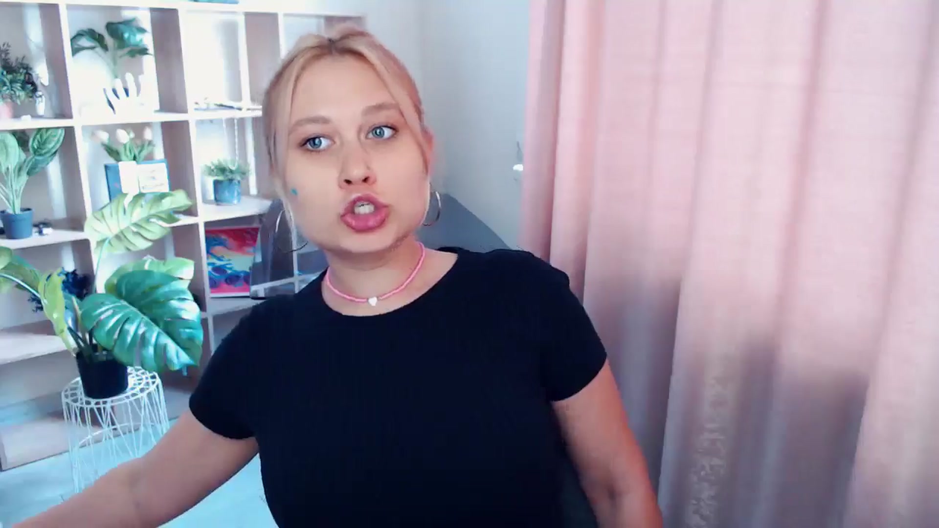 Gallery image thumbnail from Kukla_kolduna's myfreecams stream on, 05/31/2025, 16:04 image 12 of 20