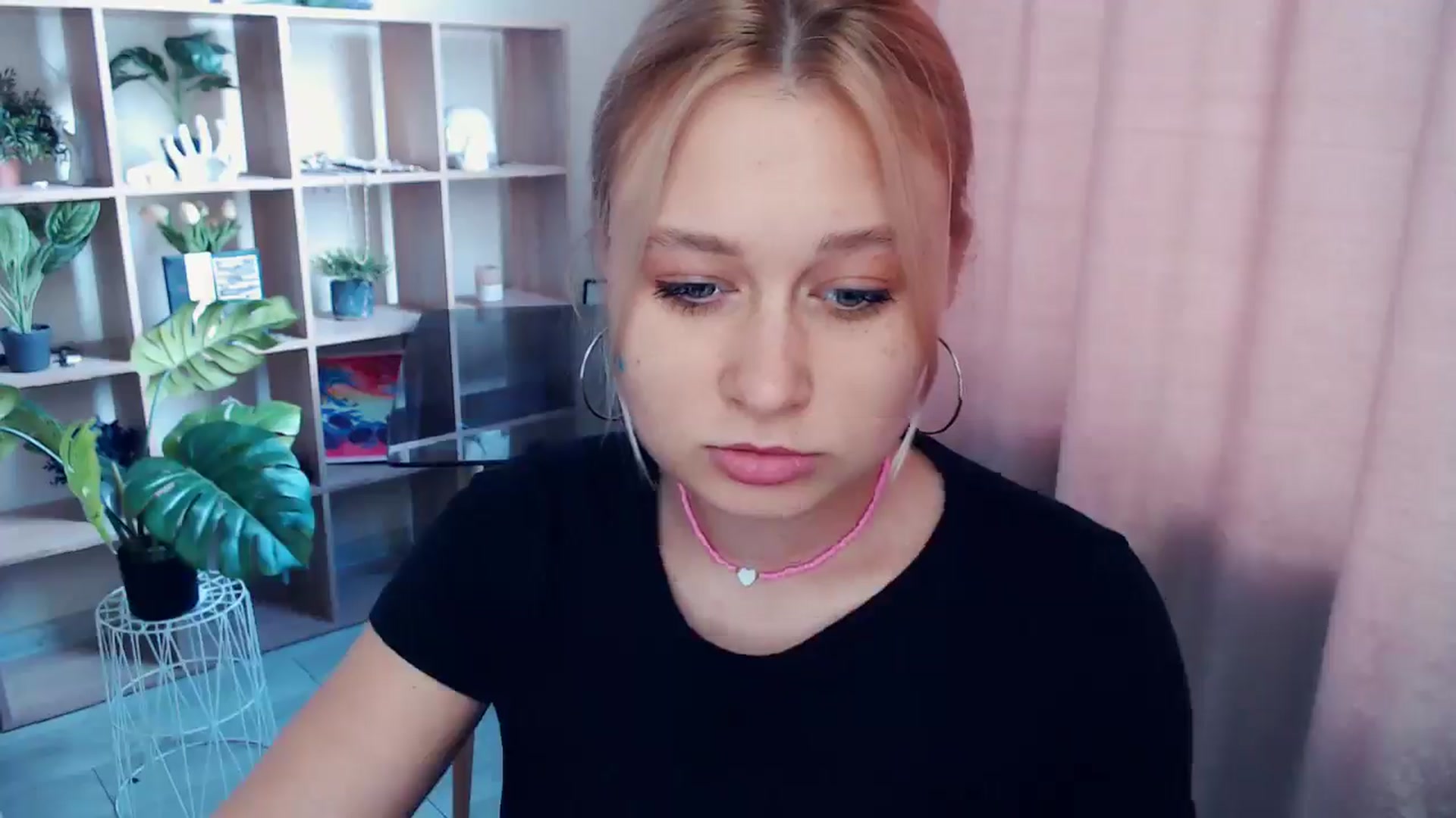 Gallery image thumbnail from Kukla_kolduna's myfreecams stream on, 05/31/2025, 16:04 image 2 of 20