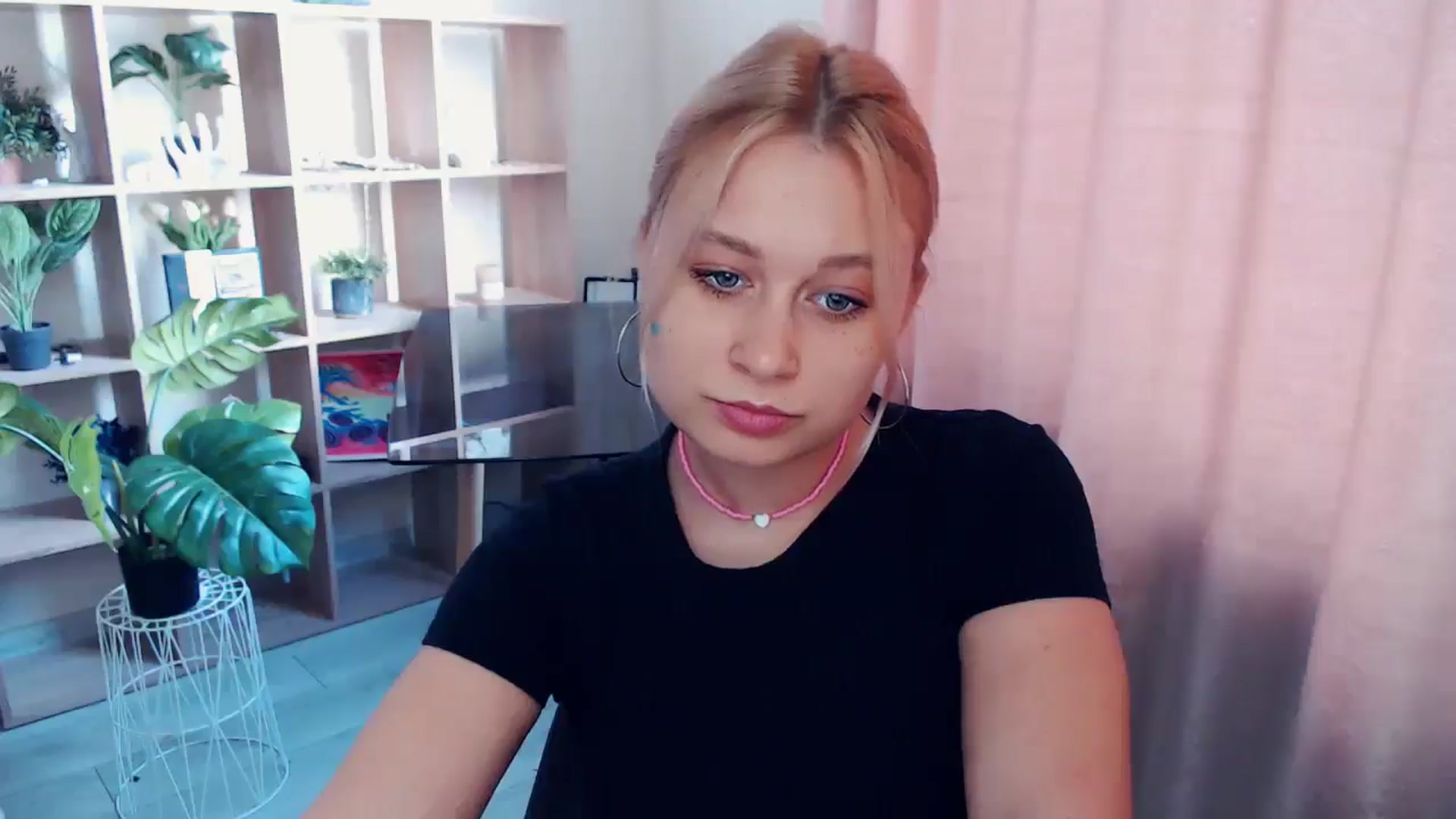 Gallery image thumbnail from Kukla_kolduna's myfreecams stream on, 05/31/2025, 16:04 image 7 of 20